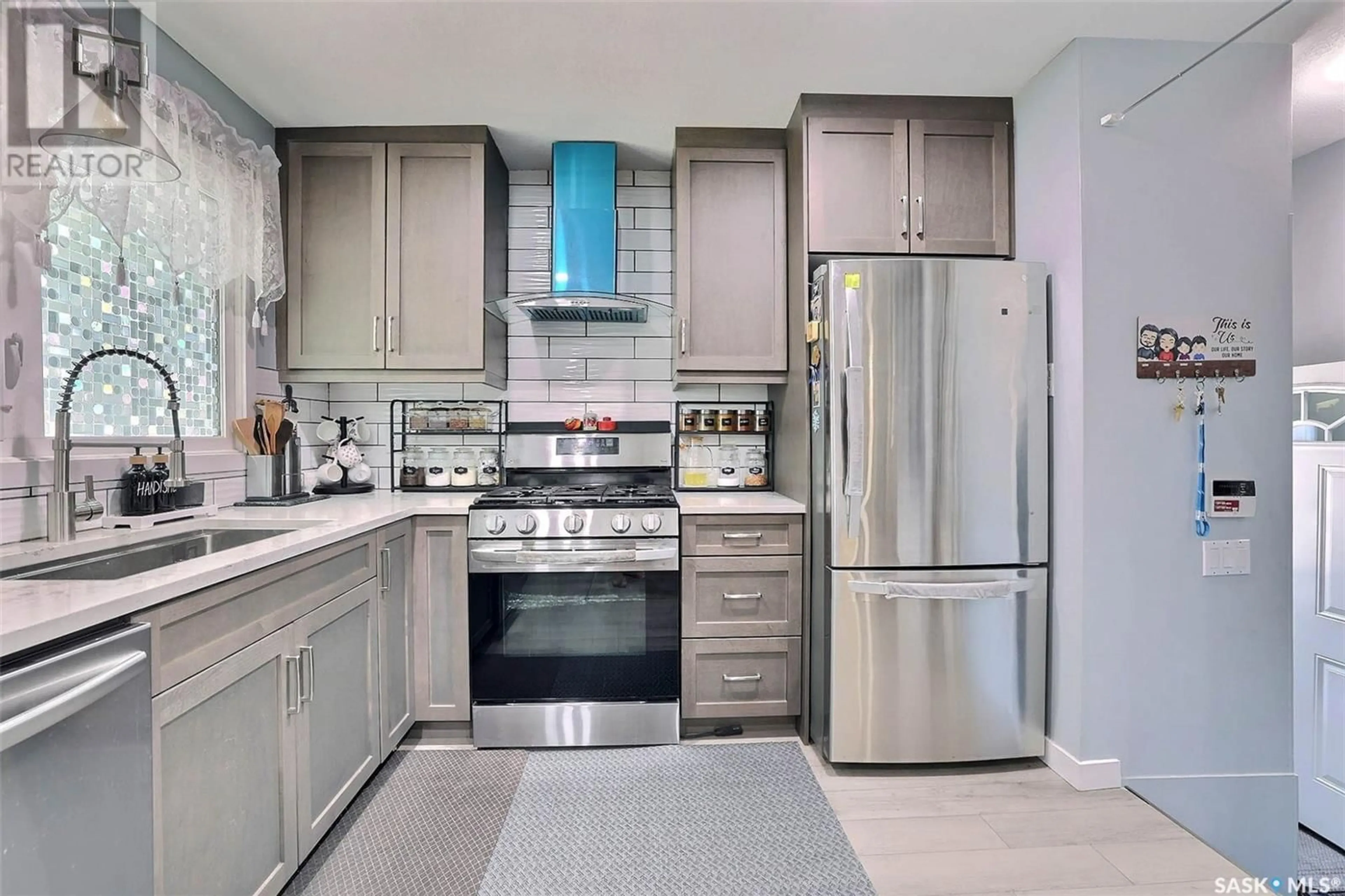 Contemporary kitchen, ceramic/tile floor for 135 WOODWARD AVENUE, Regina Saskatchewan S4R3H5