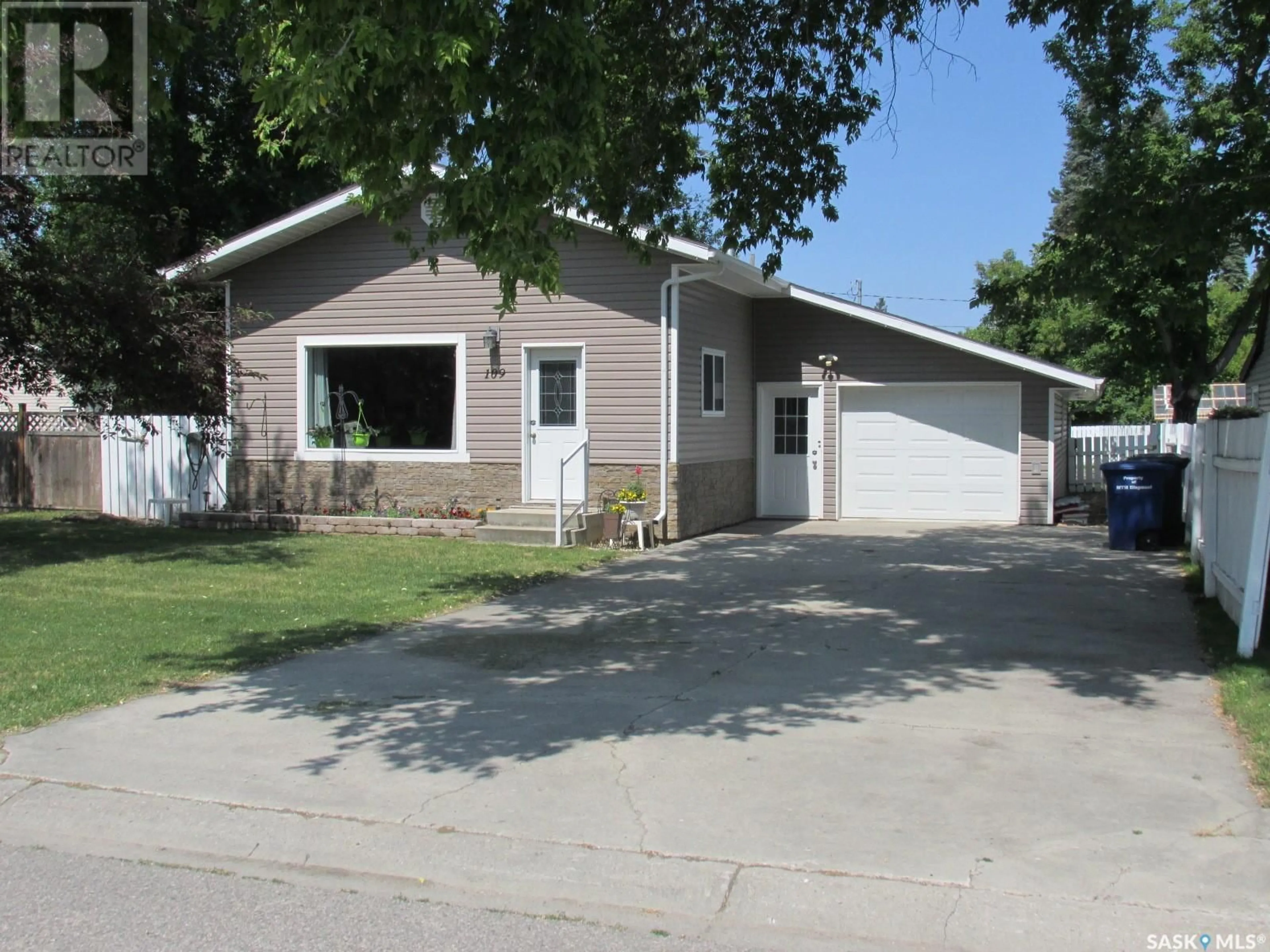 Home with vinyl exterior material, street for 109 7TH AVENUE, Nipawin Saskatchewan S0E1E0