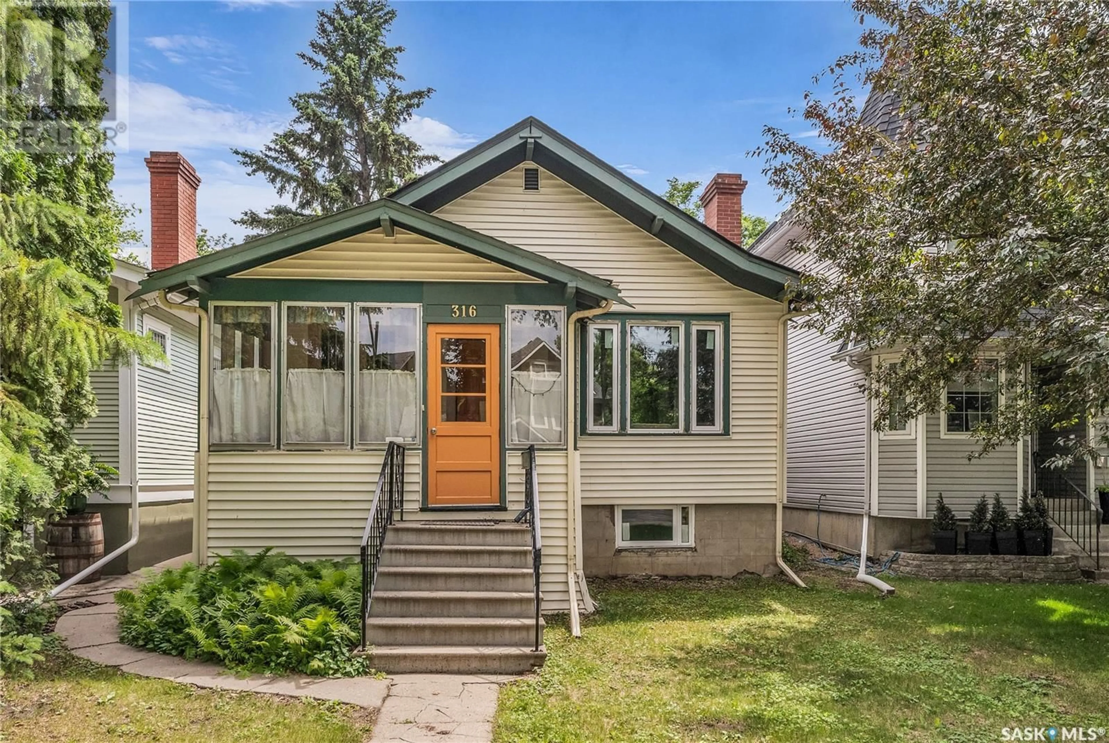 Home with vinyl exterior material, street for 316 10TH STREET, Saskatoon Saskatchewan S7N0C7