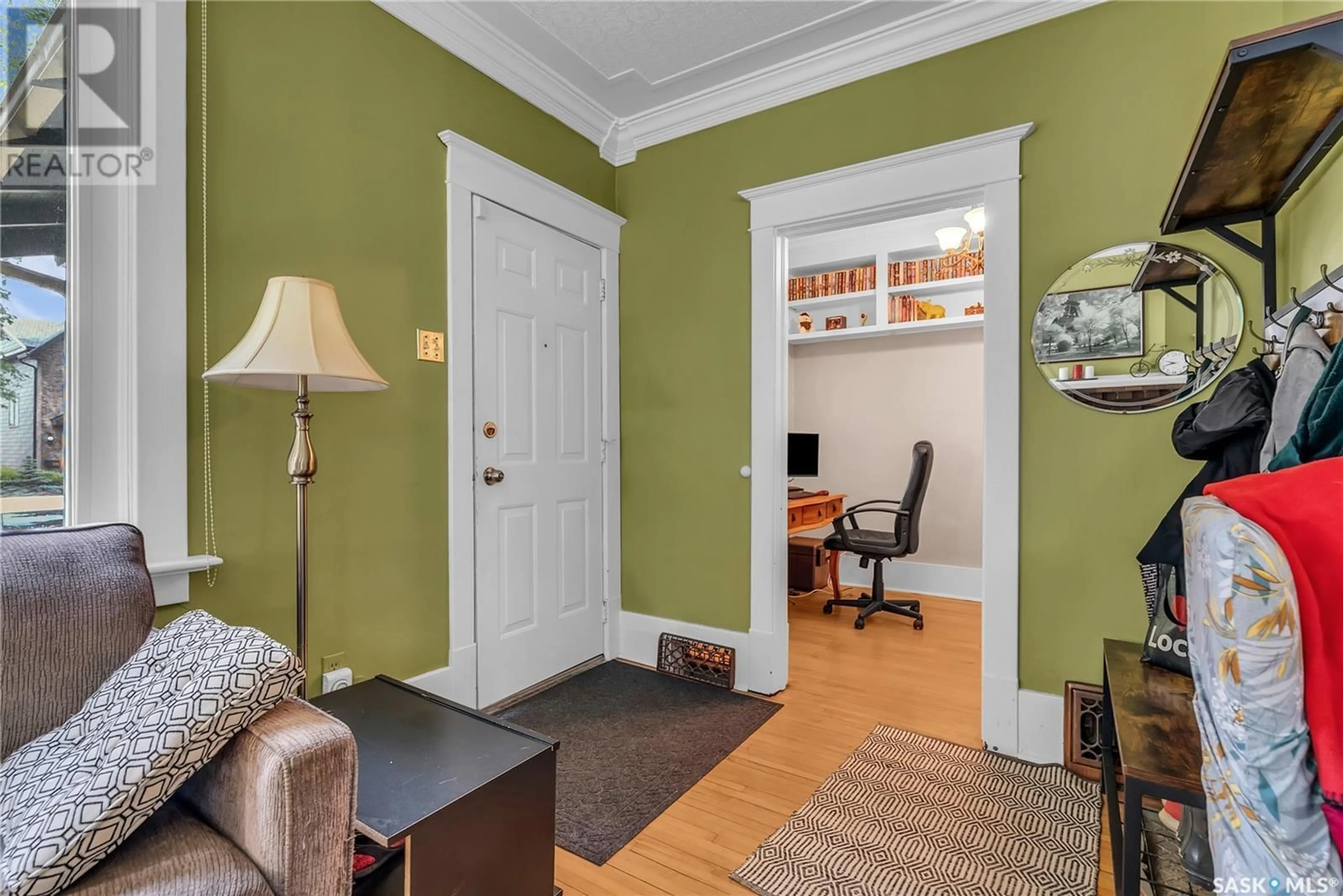 Indoor entryway for 316 10TH STREET, Saskatoon Saskatchewan S7N0C7