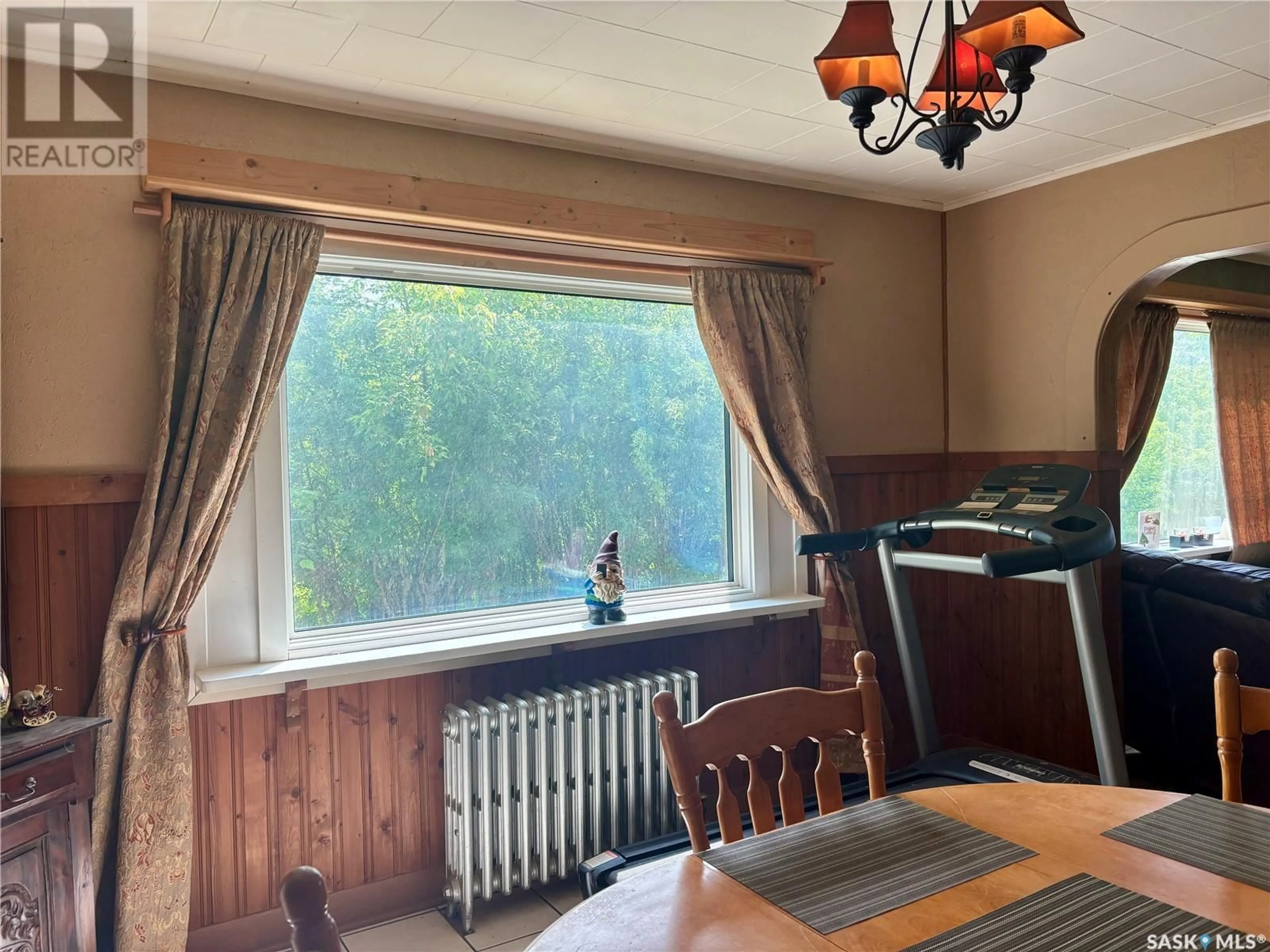 Dining room, wood/laminate floor for BOHL ACREAGE, Canwood Rm No. 494 Saskatchewan S0J0K0