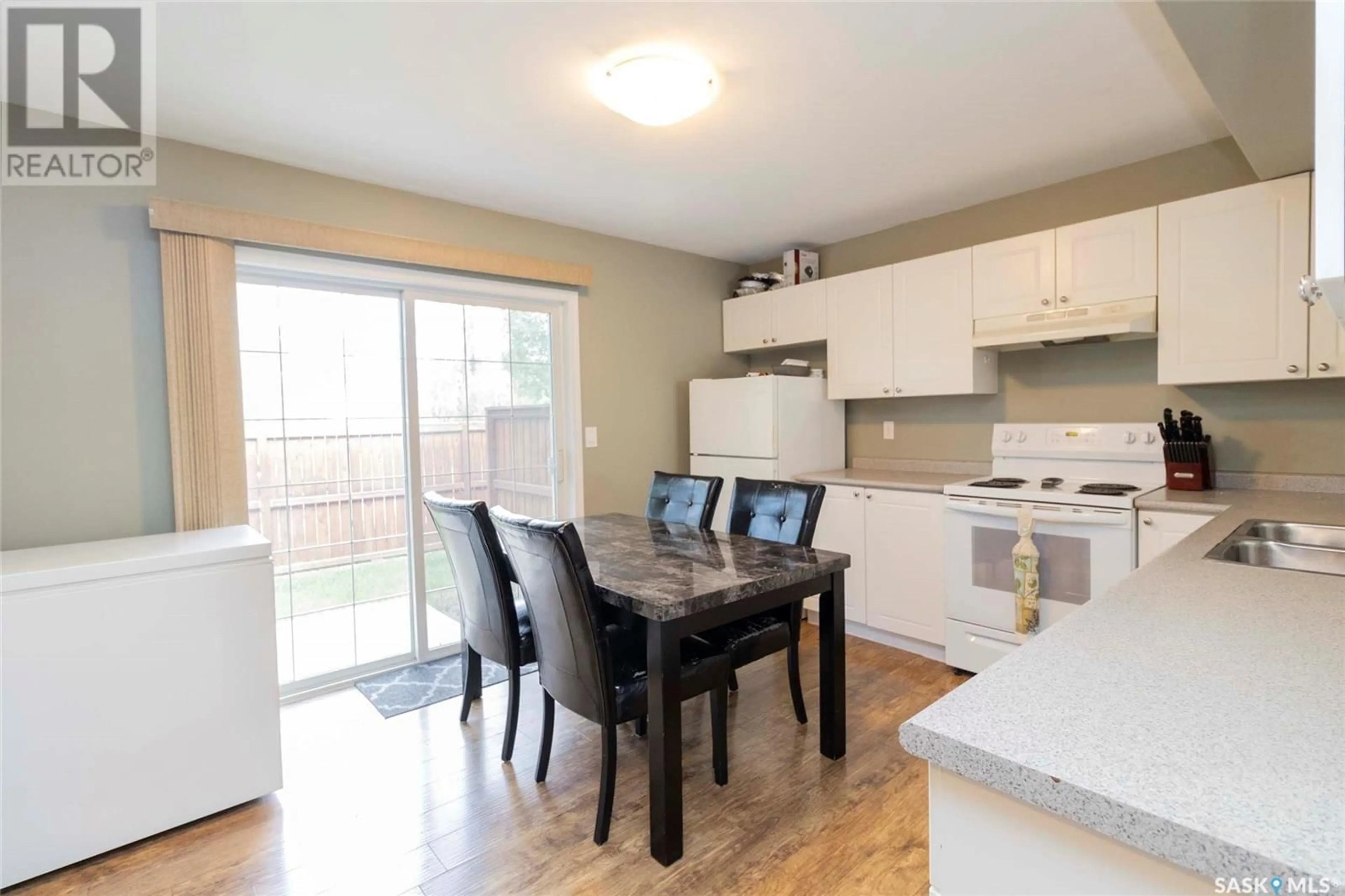 Open concept kitchen, wood/laminate floor for 815 - 285 KRISTJANSON ROAD, Saskatoon Saskatchewan S7S1M6