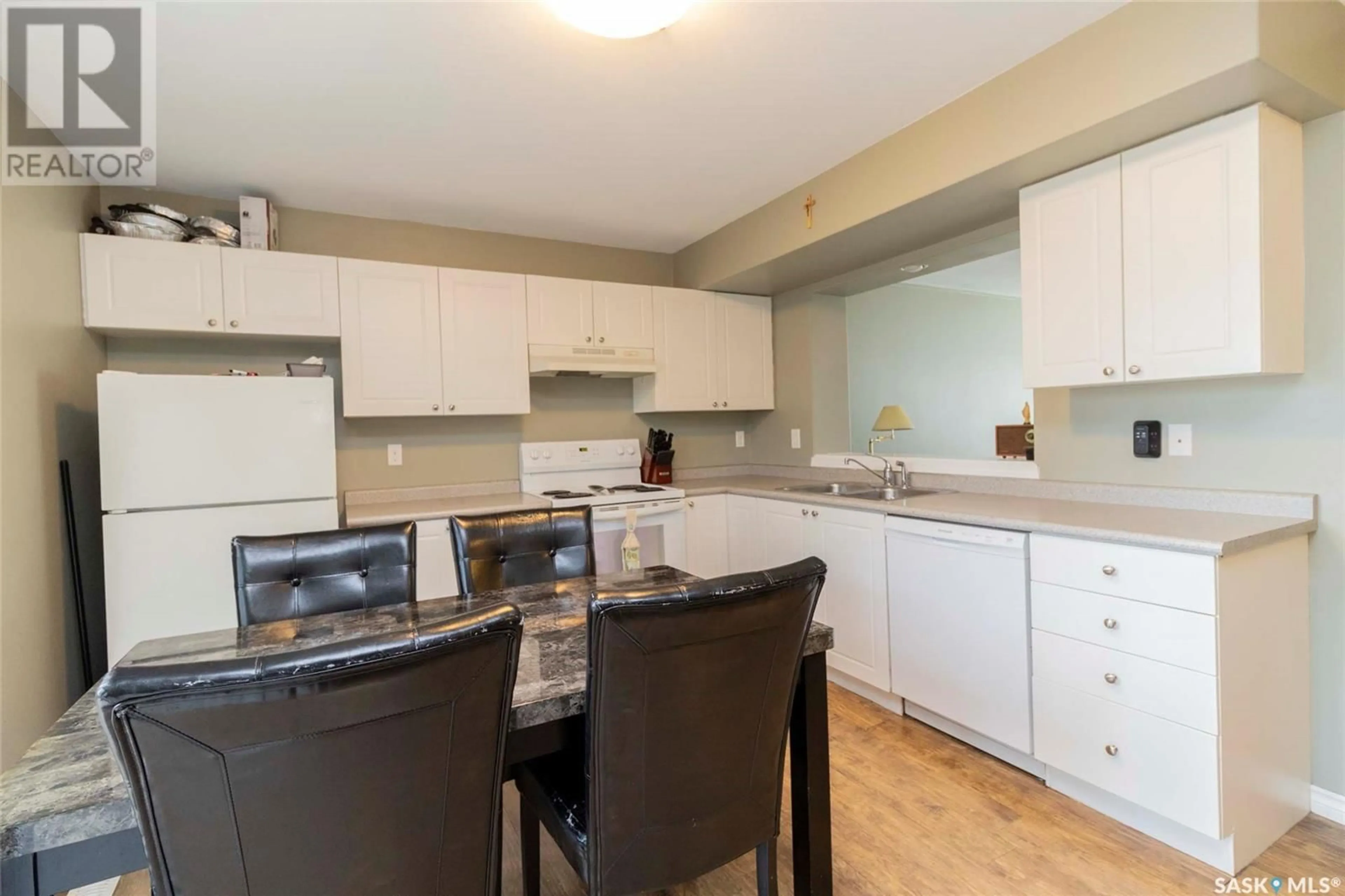Standard kitchen, wood/laminate floor for 815 - 285 KRISTJANSON ROAD, Saskatoon Saskatchewan S7S1M6