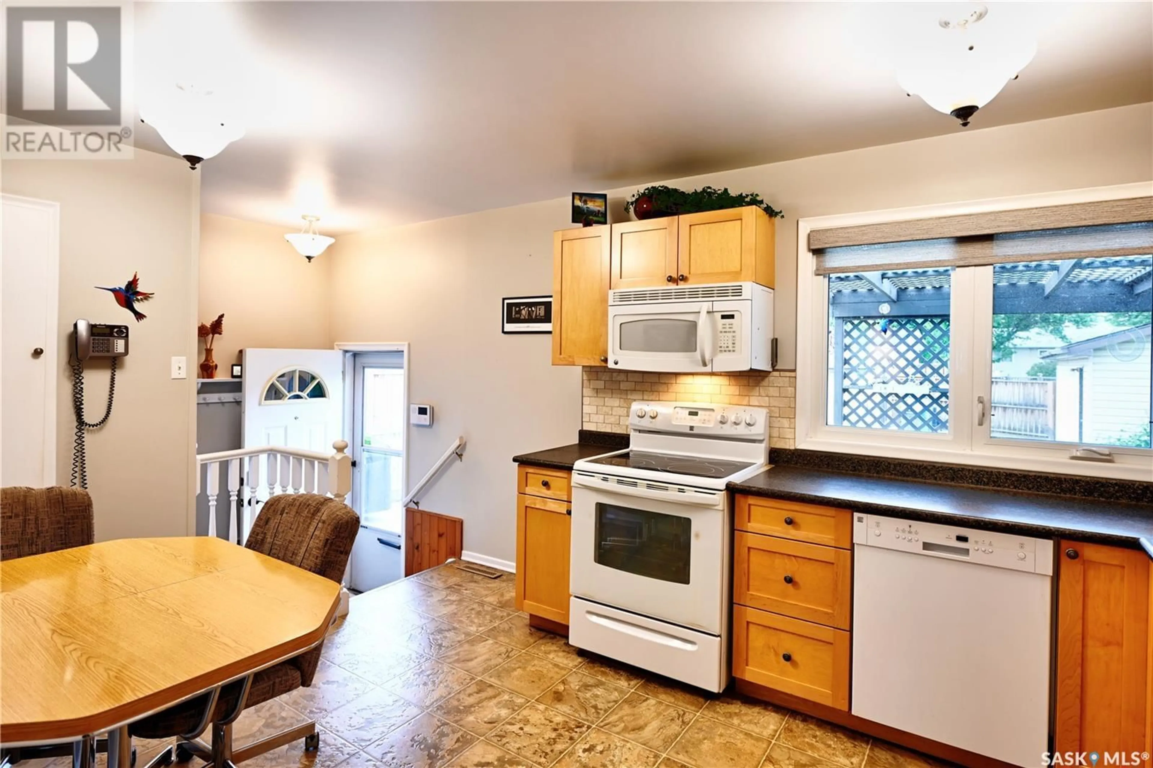 Standard kitchen, ceramic/tile floor for 31 WALKER CRESCENT, Saskatoon Saskatchewan S7L4H7