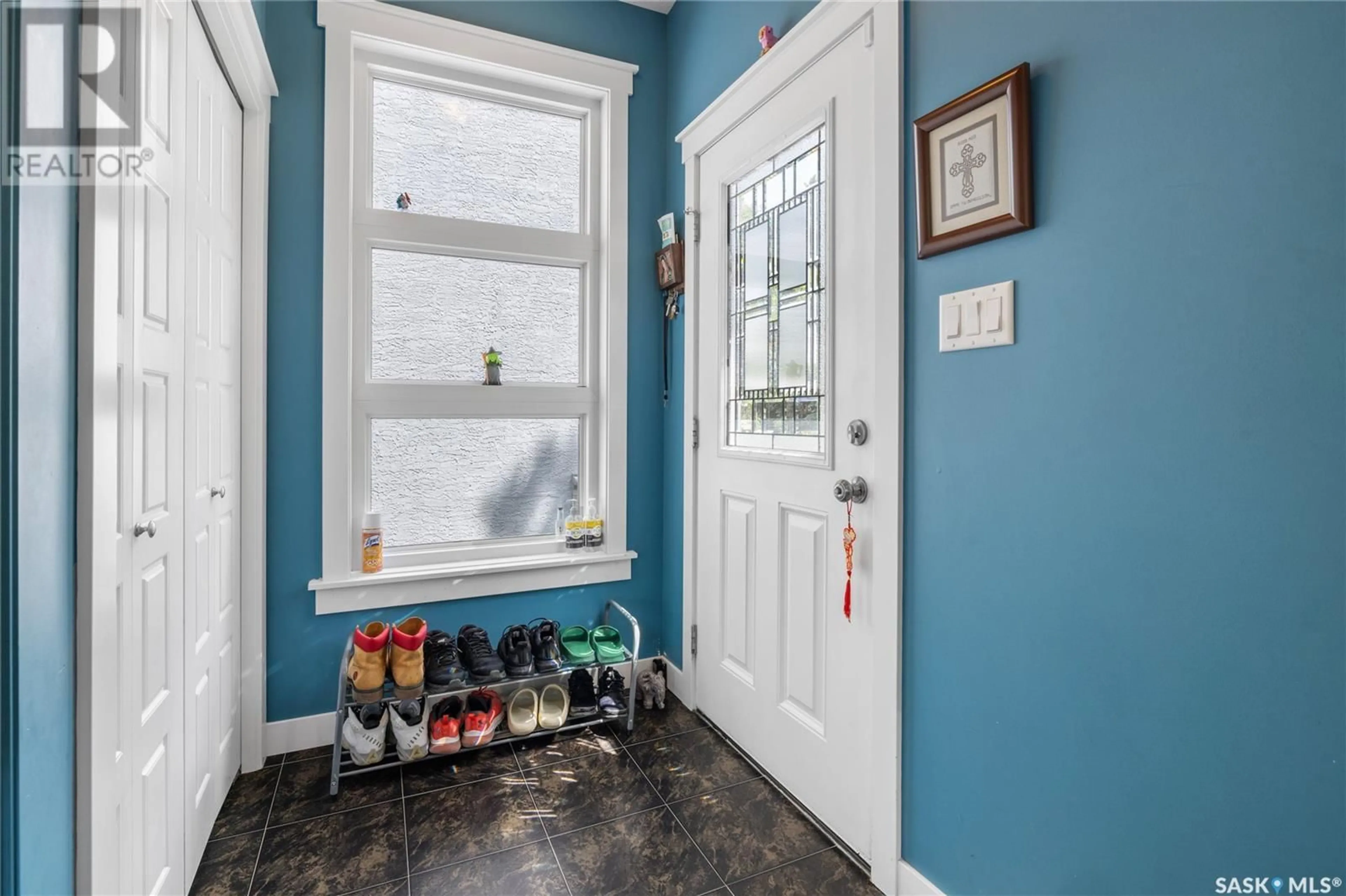 Indoor entryway for 2782 FRANCIS STREET, Regina Saskatchewan S4N2R3
