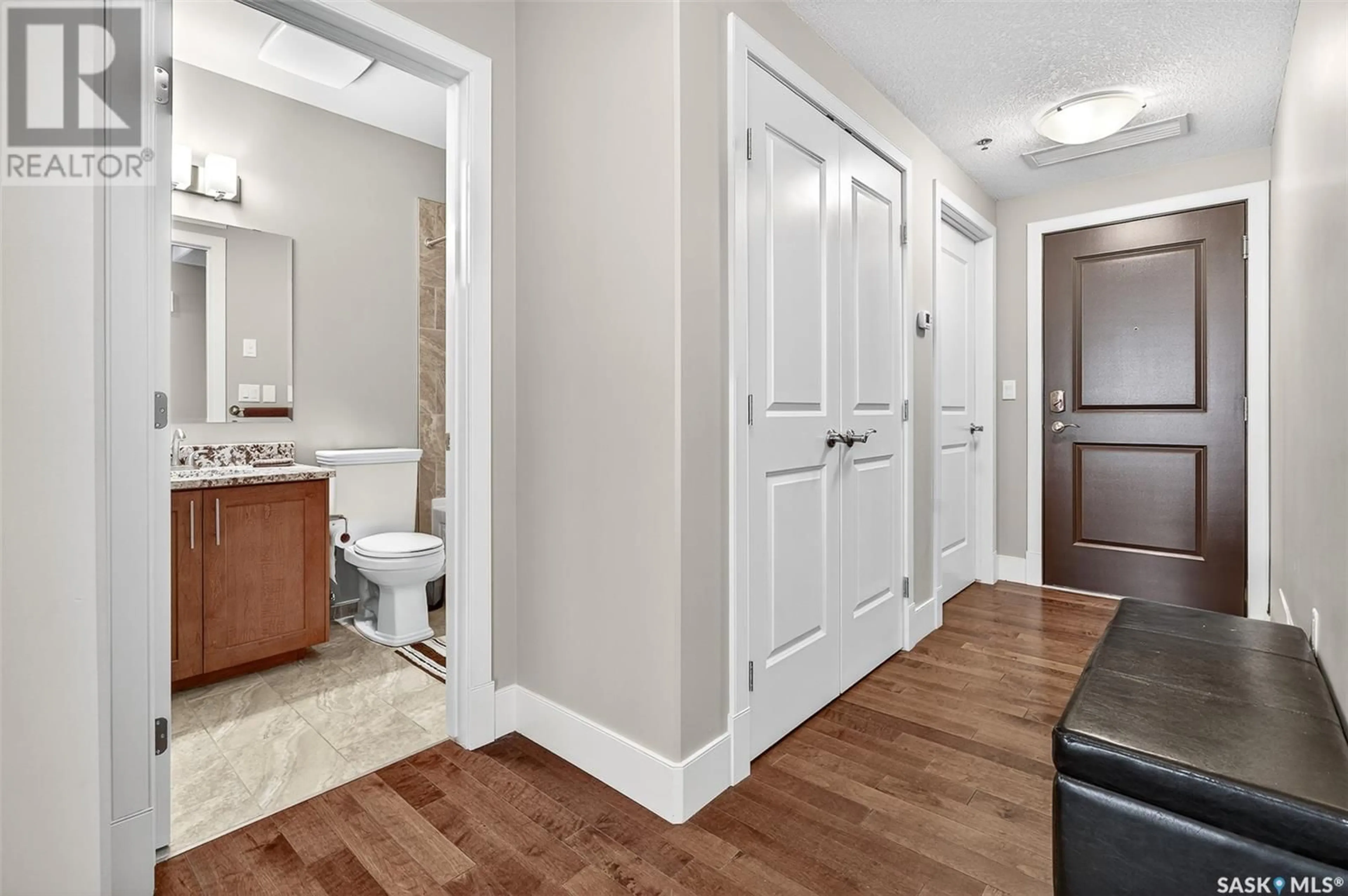 Indoor entryway for 302 205 FAIRFORD STREET E, Moose Jaw Saskatchewan S6H0E1