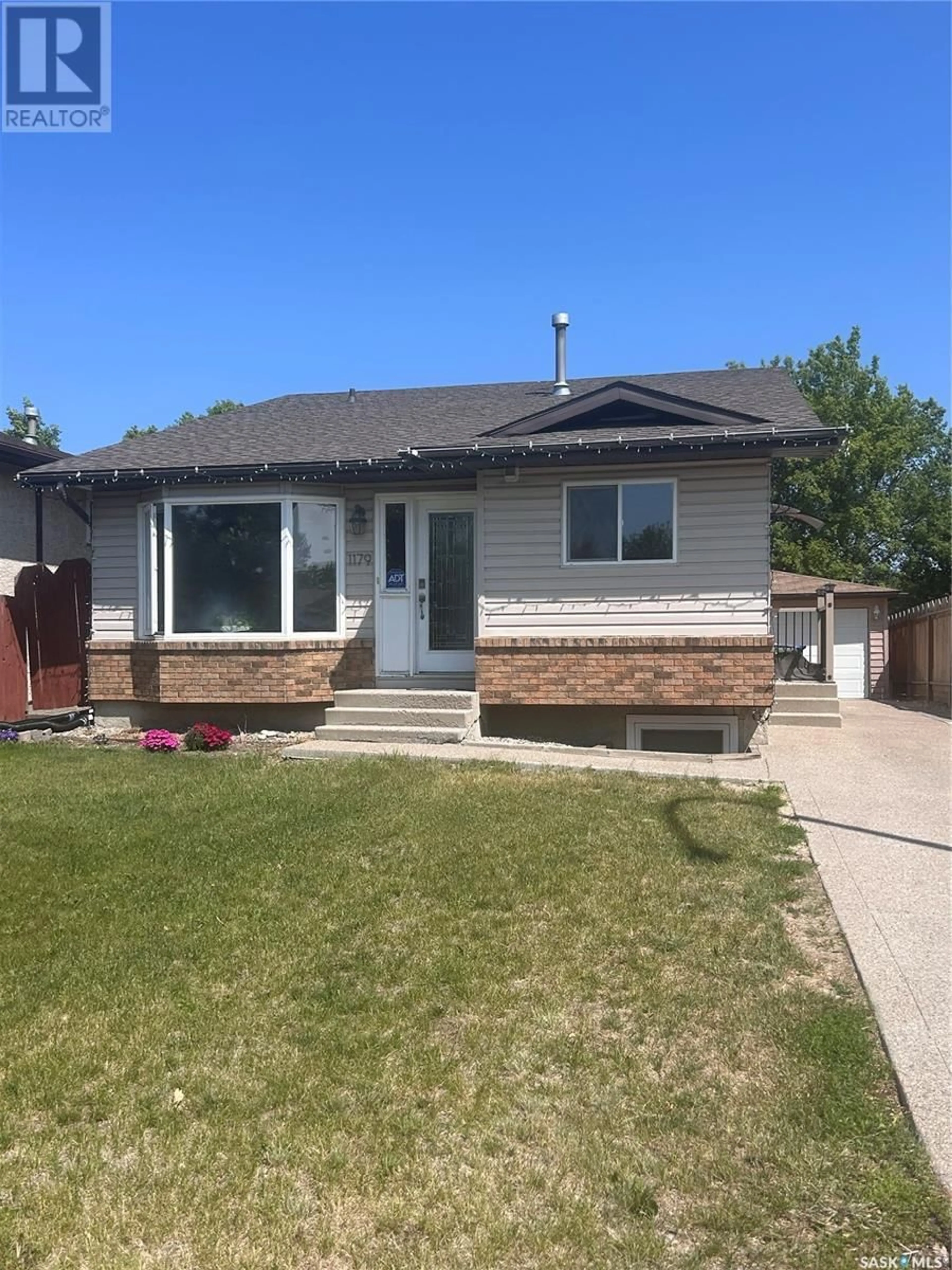Home with vinyl exterior material, street for 1179 FERGUSON CRESCENT, Regina Saskatchewan S4N6V6