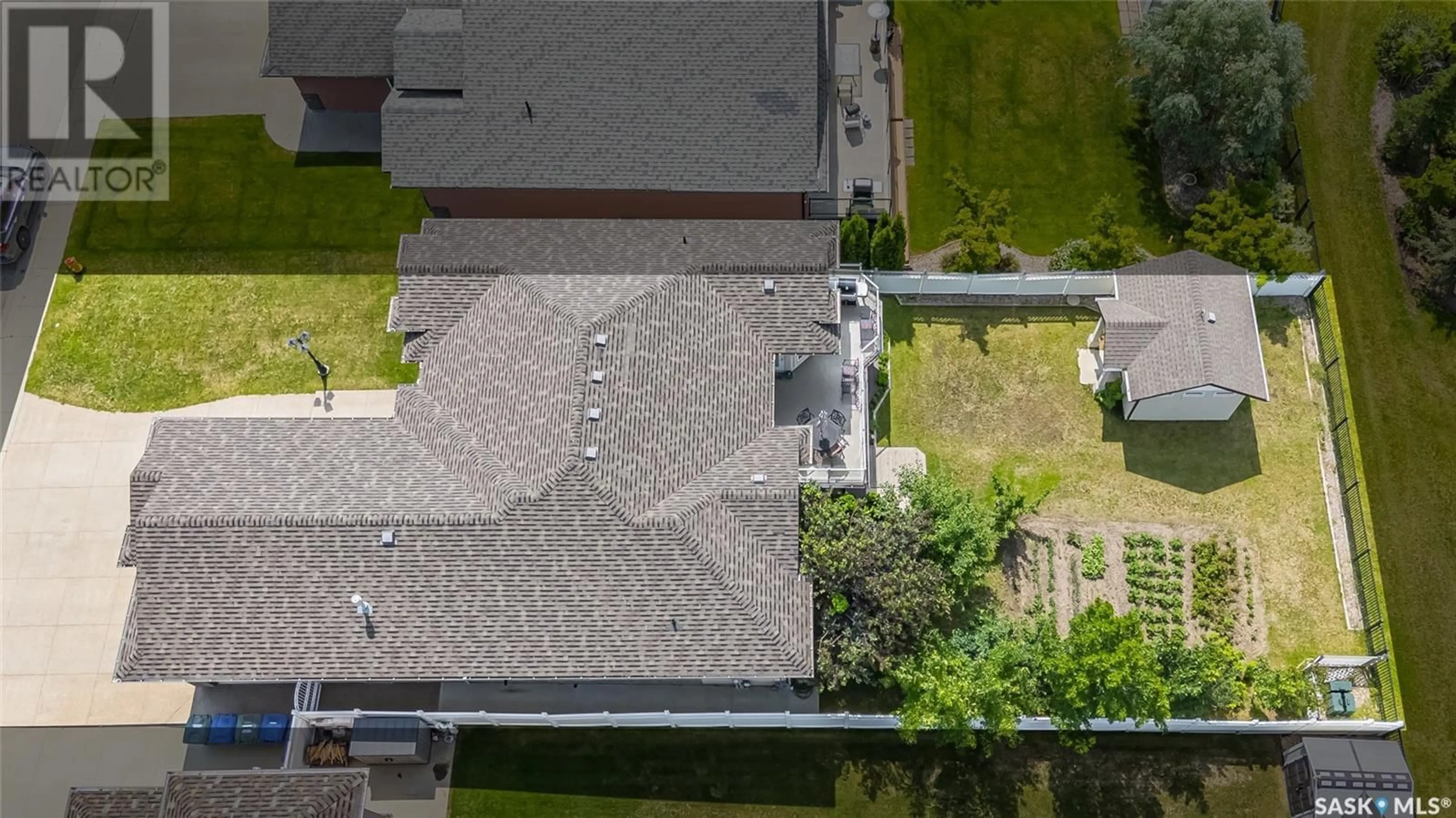 A pic from outside/outdoor area/front of a property/back of a property/a pic from drone, street for 122 ALLWOOD CRESCENT, Saskatoon Saskatchewan S7R0A3