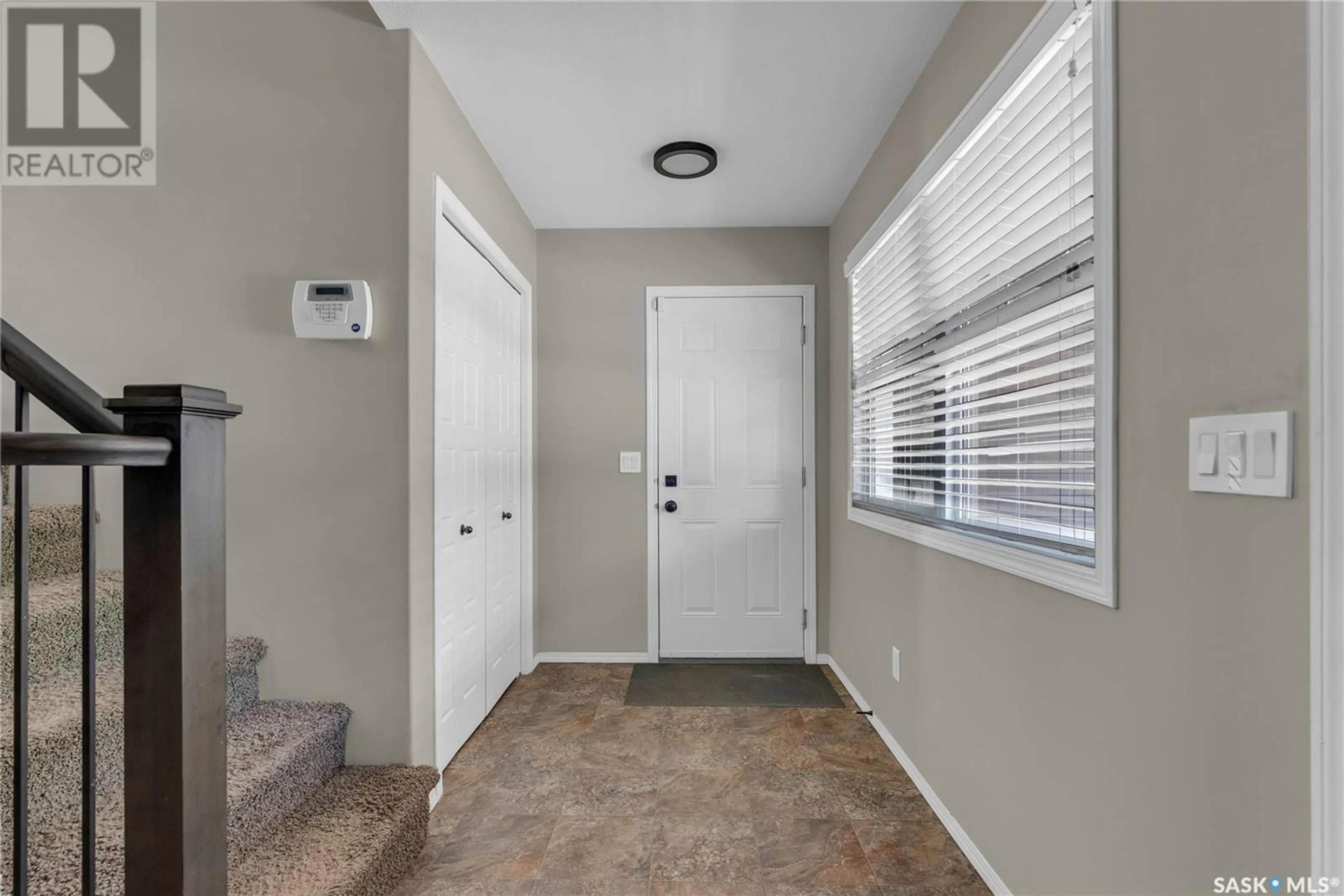 Indoor entryway for 723 150 LANGLOIS WAY, Saskatoon Saskatchewan S7T1C8