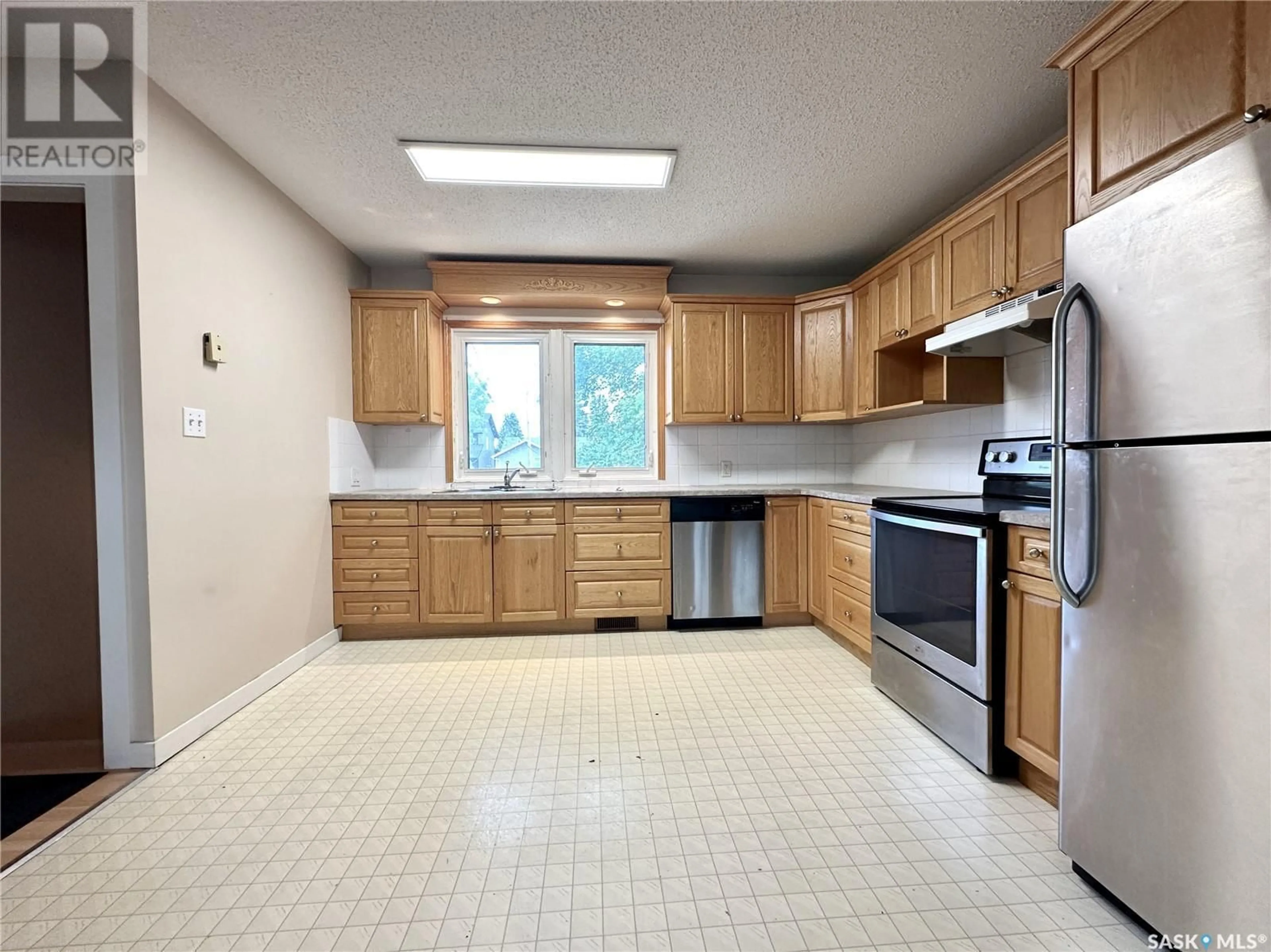 Standard kitchen, unknown for 120 7TH AVENUE, Warman Saskatchewan S0K4S0