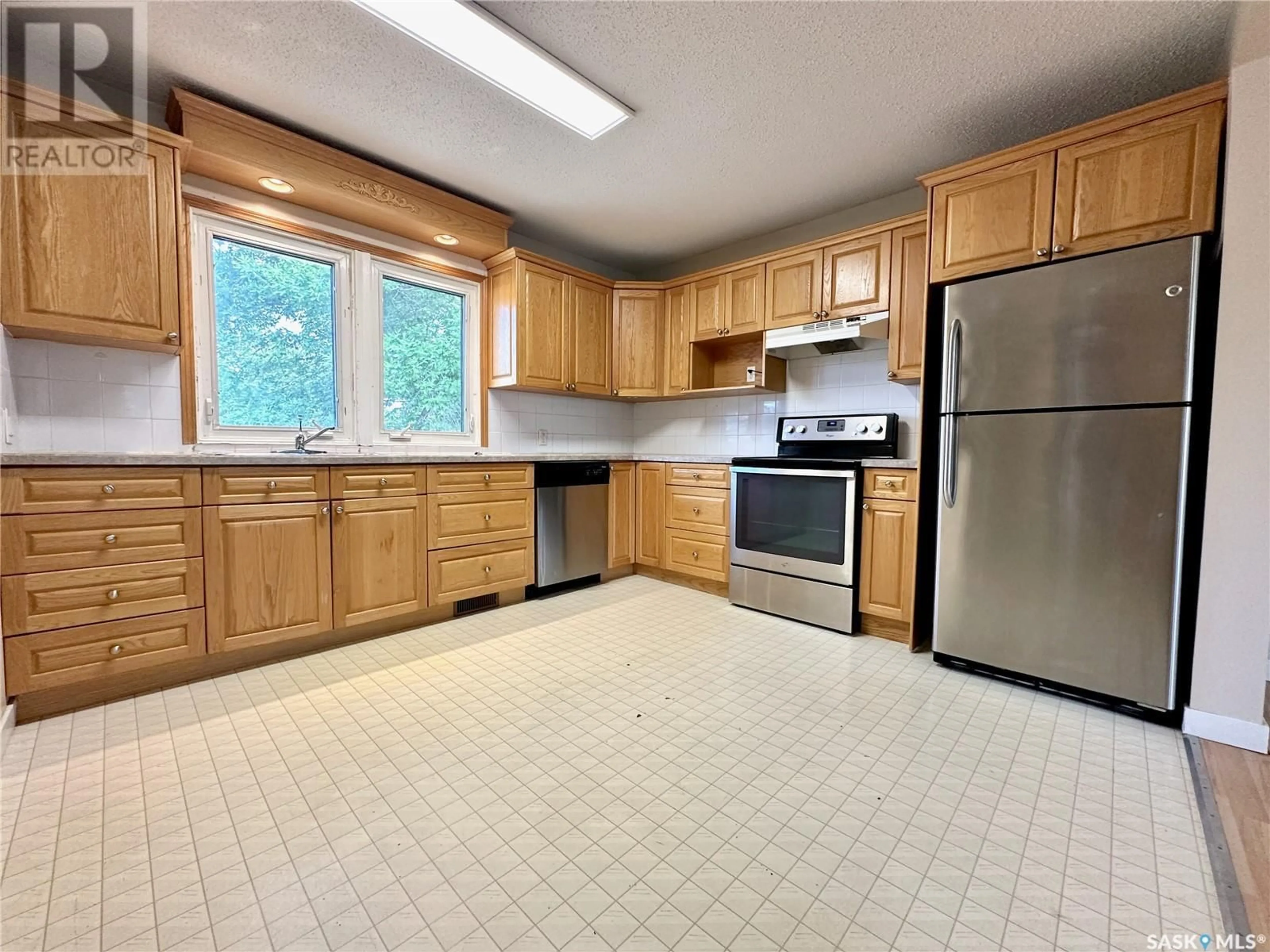 Standard kitchen, unknown for 120 7TH AVENUE, Warman Saskatchewan S0K4S0