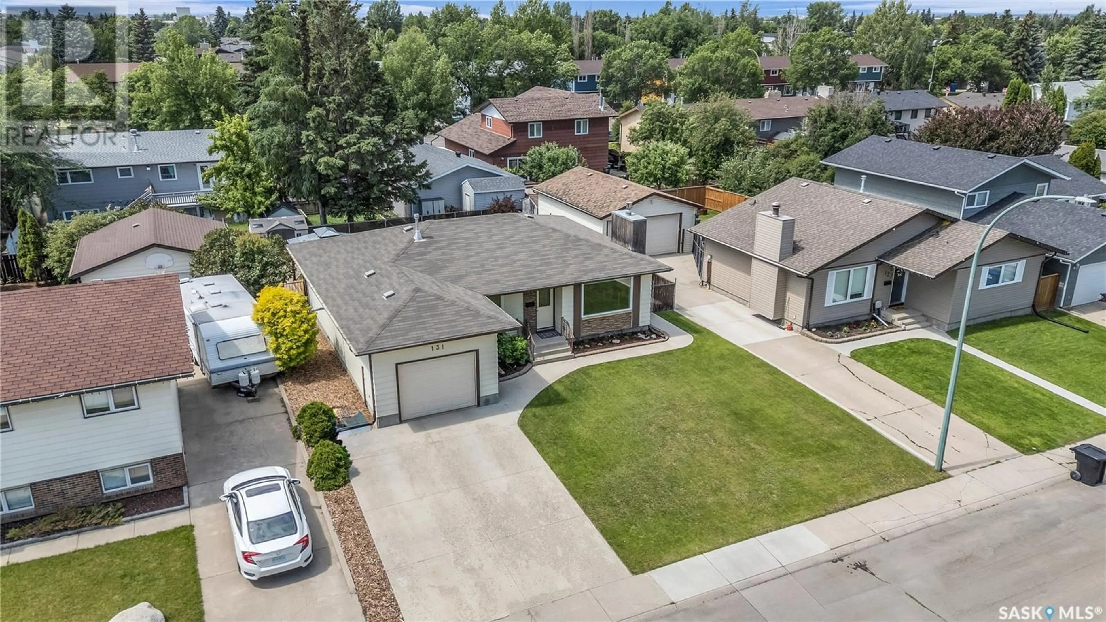 A pic from outside/outdoor area/front of a property/back of a property/a pic from drone, street for 131 DAVID KNIGHT CRESCENT, Saskatoon Saskatchewan S7K5L5