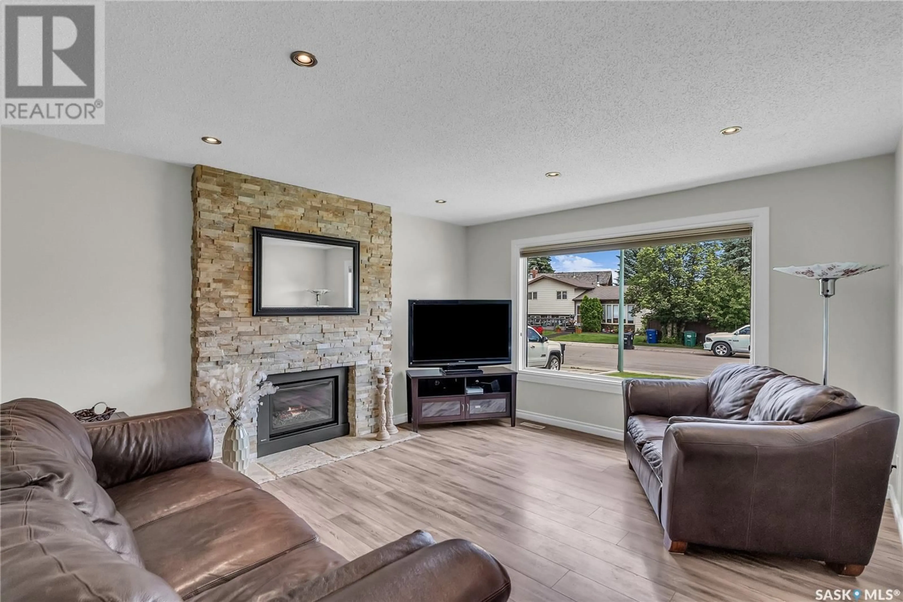 Living room with furniture, unknown for 131 DAVID KNIGHT CRESCENT, Saskatoon Saskatchewan S7K5L5