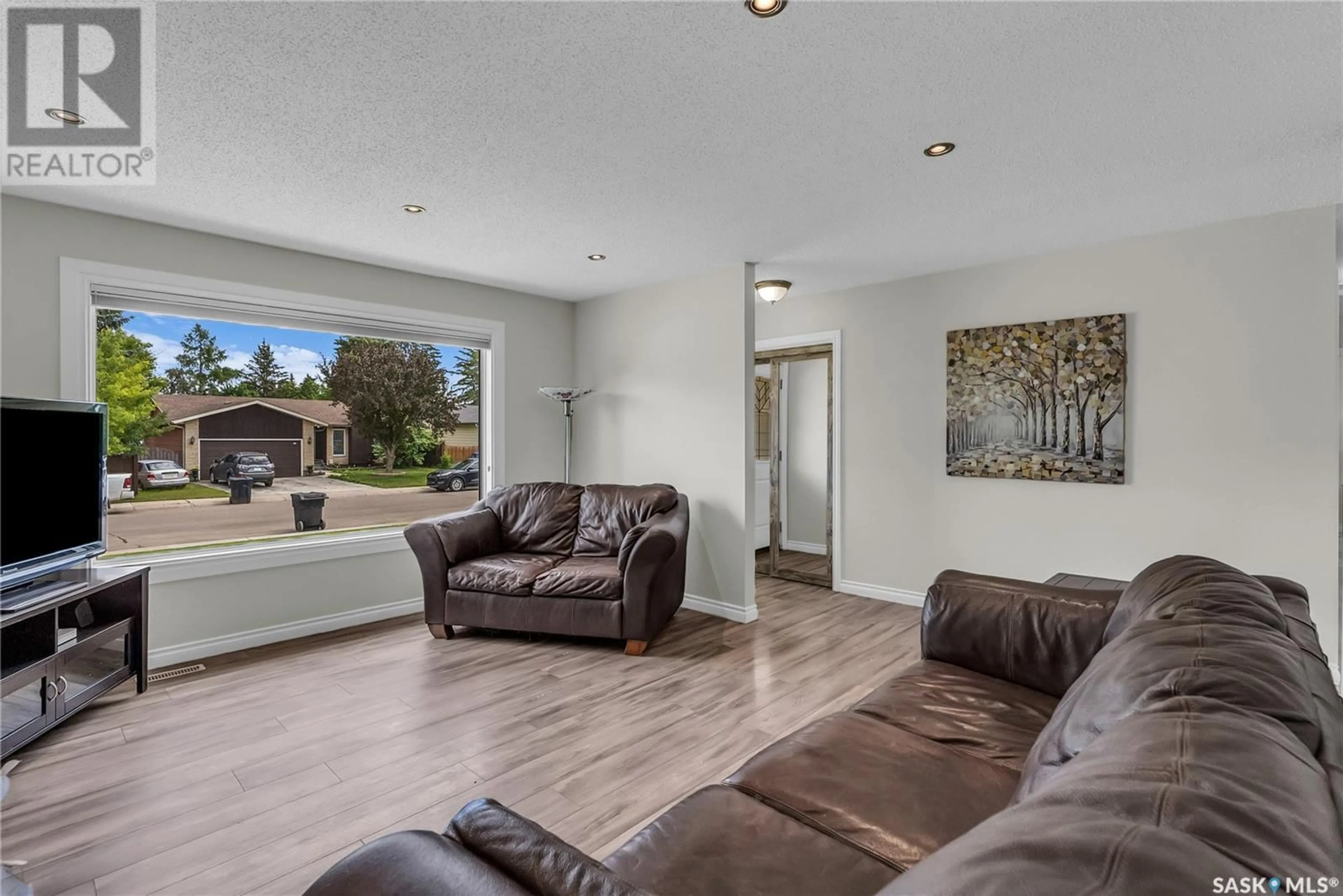 Living room with furniture, unknown for 131 DAVID KNIGHT CRESCENT, Saskatoon Saskatchewan S7K5L5