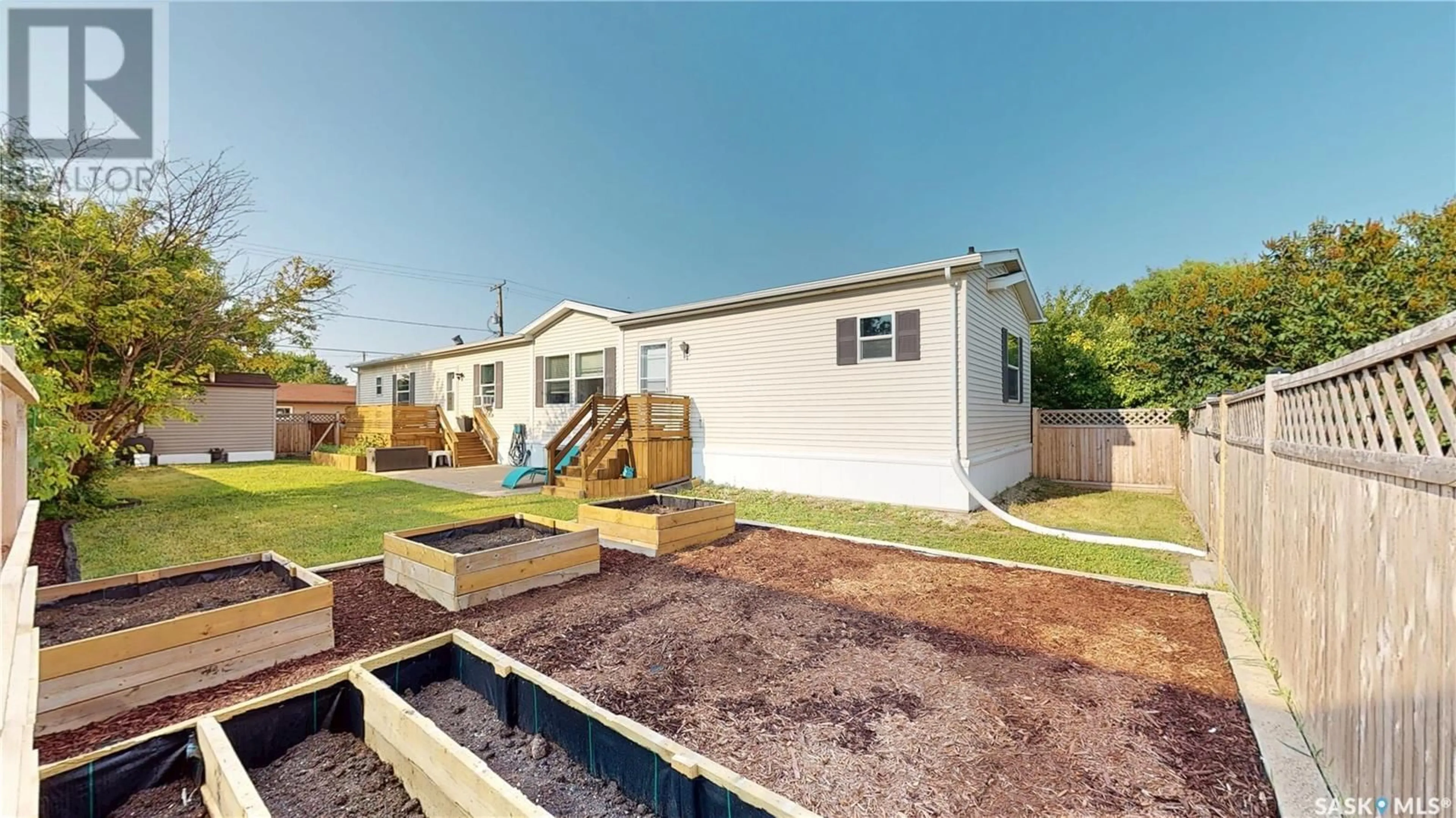 Home with vinyl exterior material, street for 808 RAILWAY AVENUE, Arcola Saskatchewan S0C0G0