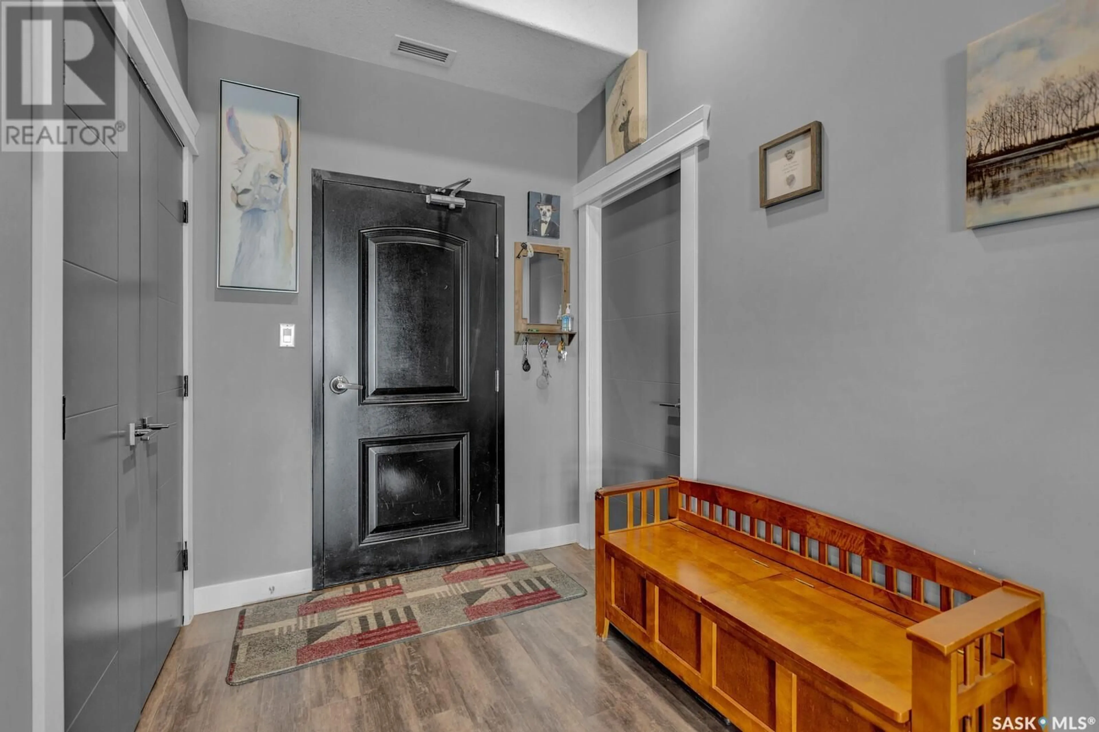Indoor entryway for 302 515 LA RONGE AVENUE, La Ronge Saskatchewan S0J1L0