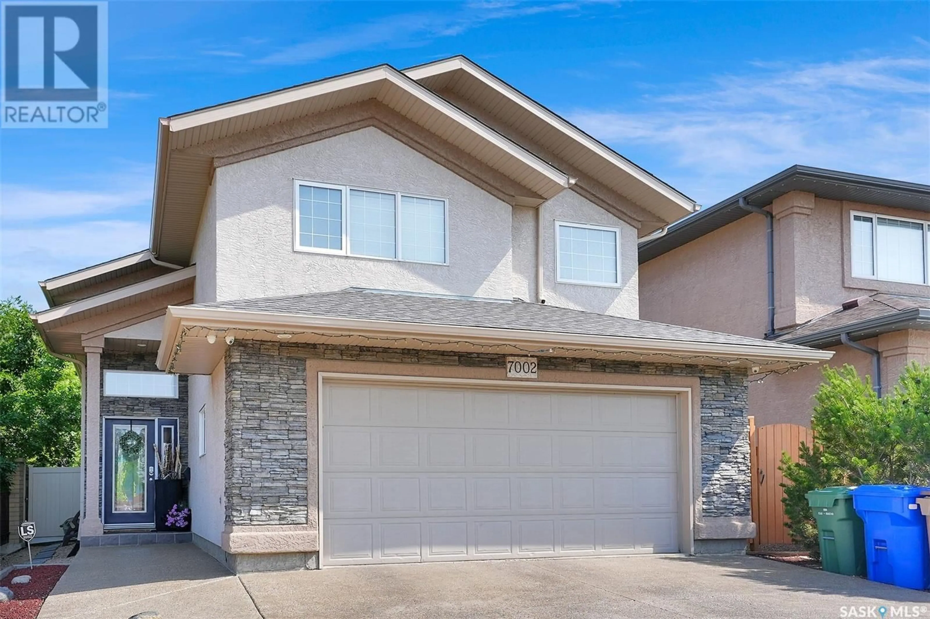 Home with vinyl exterior material, street for 7002 WASCANA COVE DRIVE, Regina Saskatchewan S4V3E9