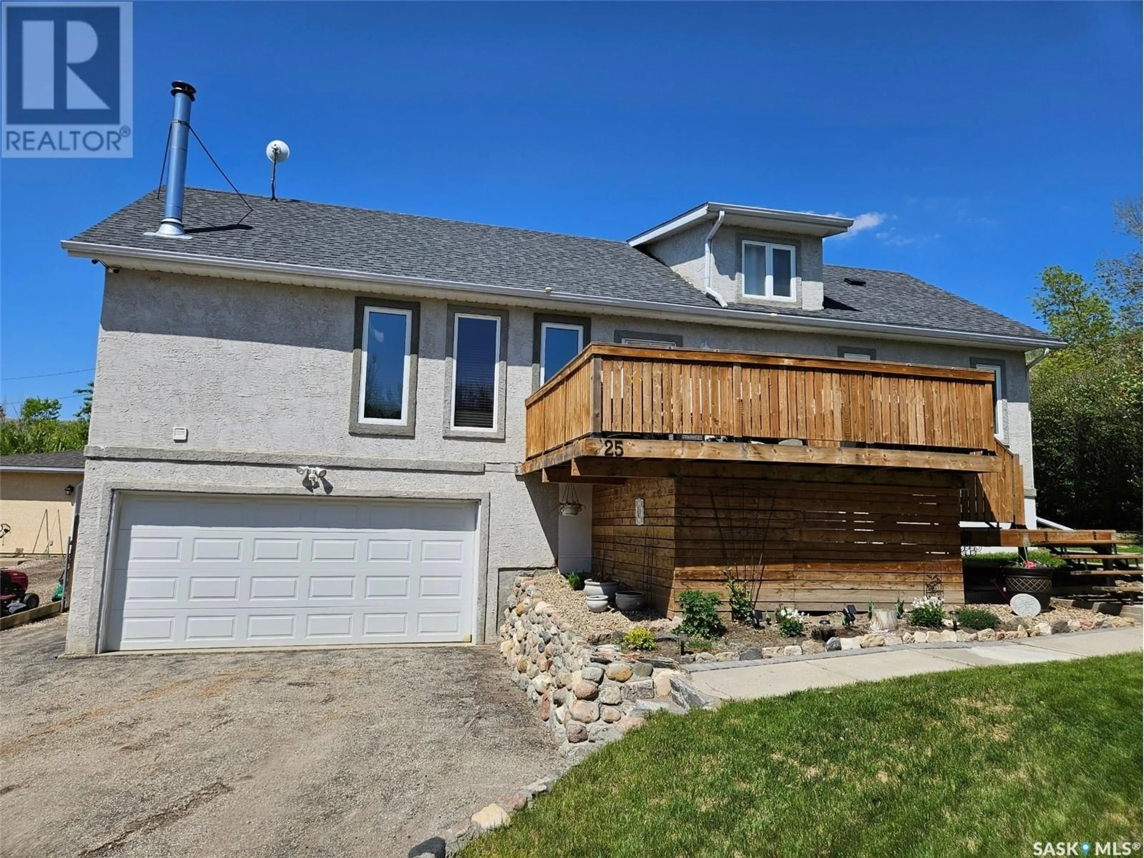Home with vinyl exterior material, street for 12 ALICE CRESCENT, Dufferin Rm No. 190 Saskatchewan S0H4C0