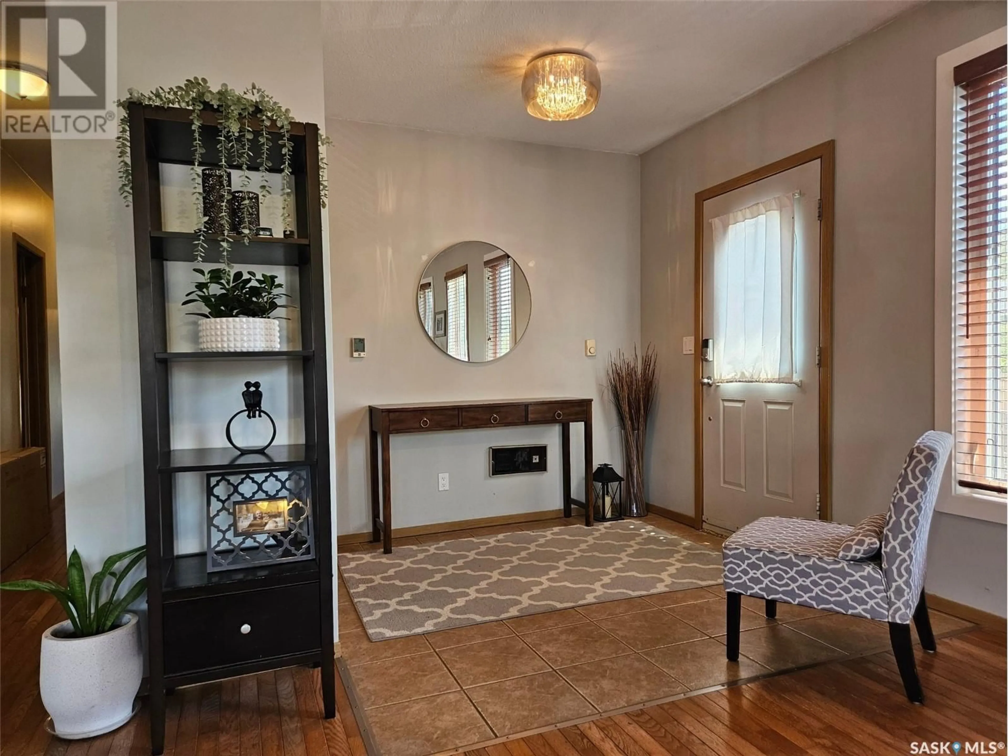 Indoor entryway for 12 ALICE CRESCENT, Dufferin Rm No. 190 Saskatchewan S0H4C0