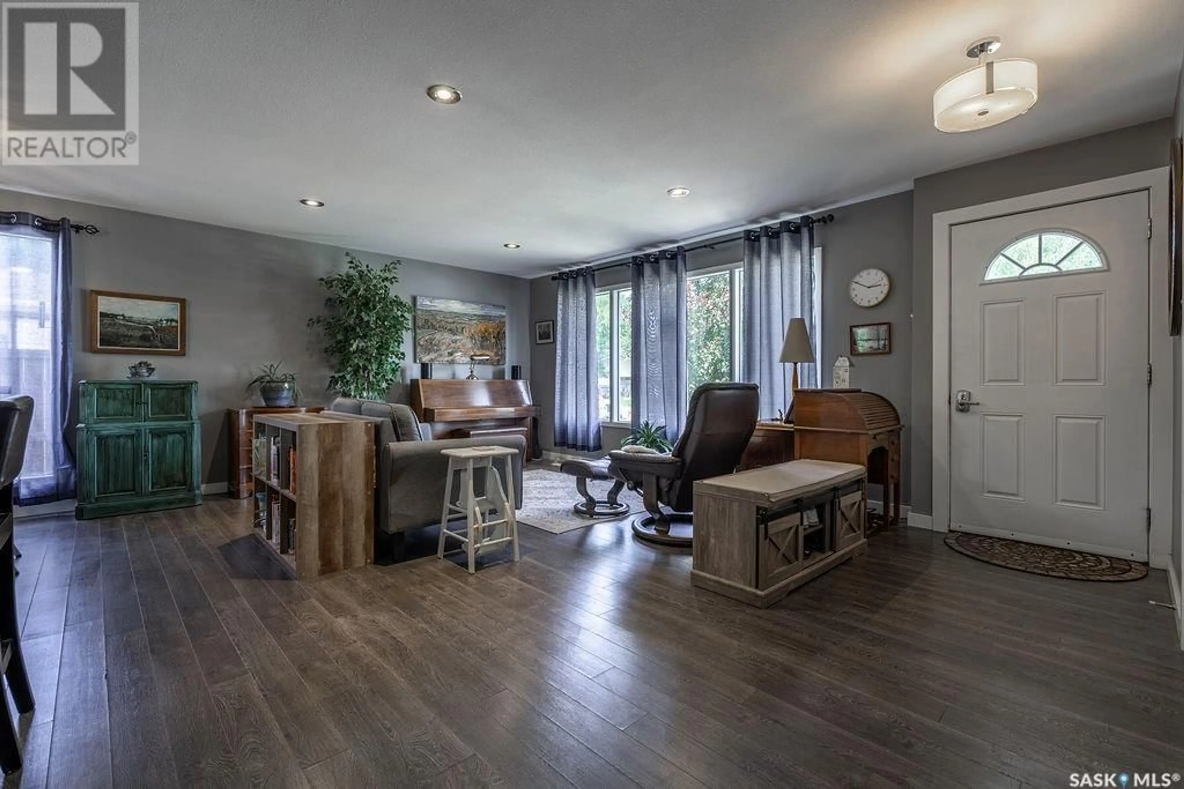 Living room with furniture, wood/laminate floor for 735 TRENT CRESCENT, Saskatoon Saskatchewan S7H4S4