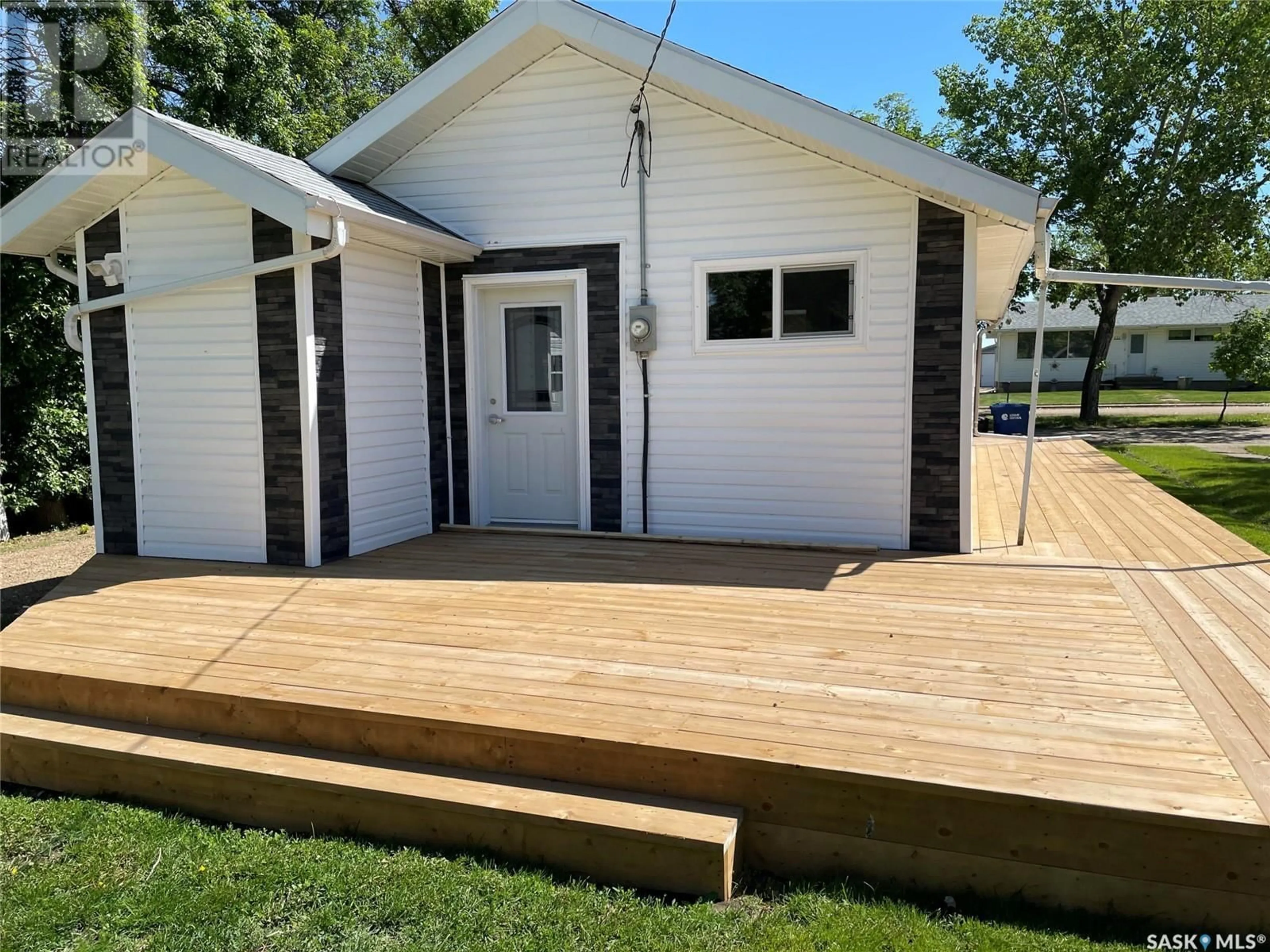 Home with vinyl exterior material, unknown for 118 2ND STREET, Lafleche Saskatchewan S0H2K0