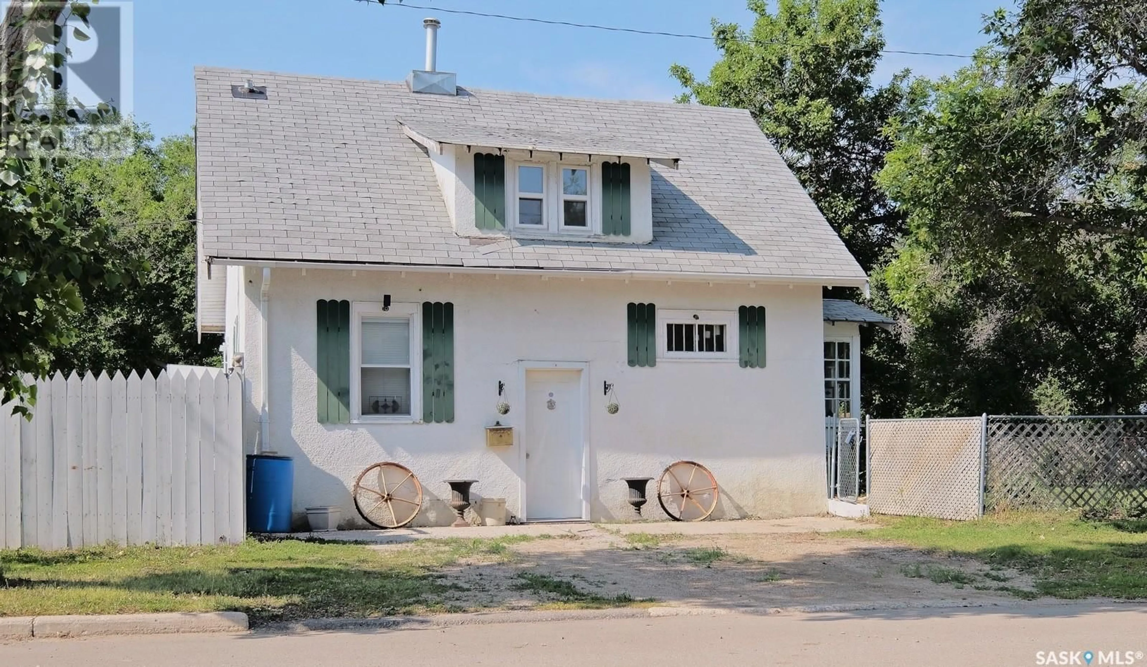 Home with vinyl exterior material, street for 801 GEORGE STREET, Rosetown Saskatchewan S0L2V0