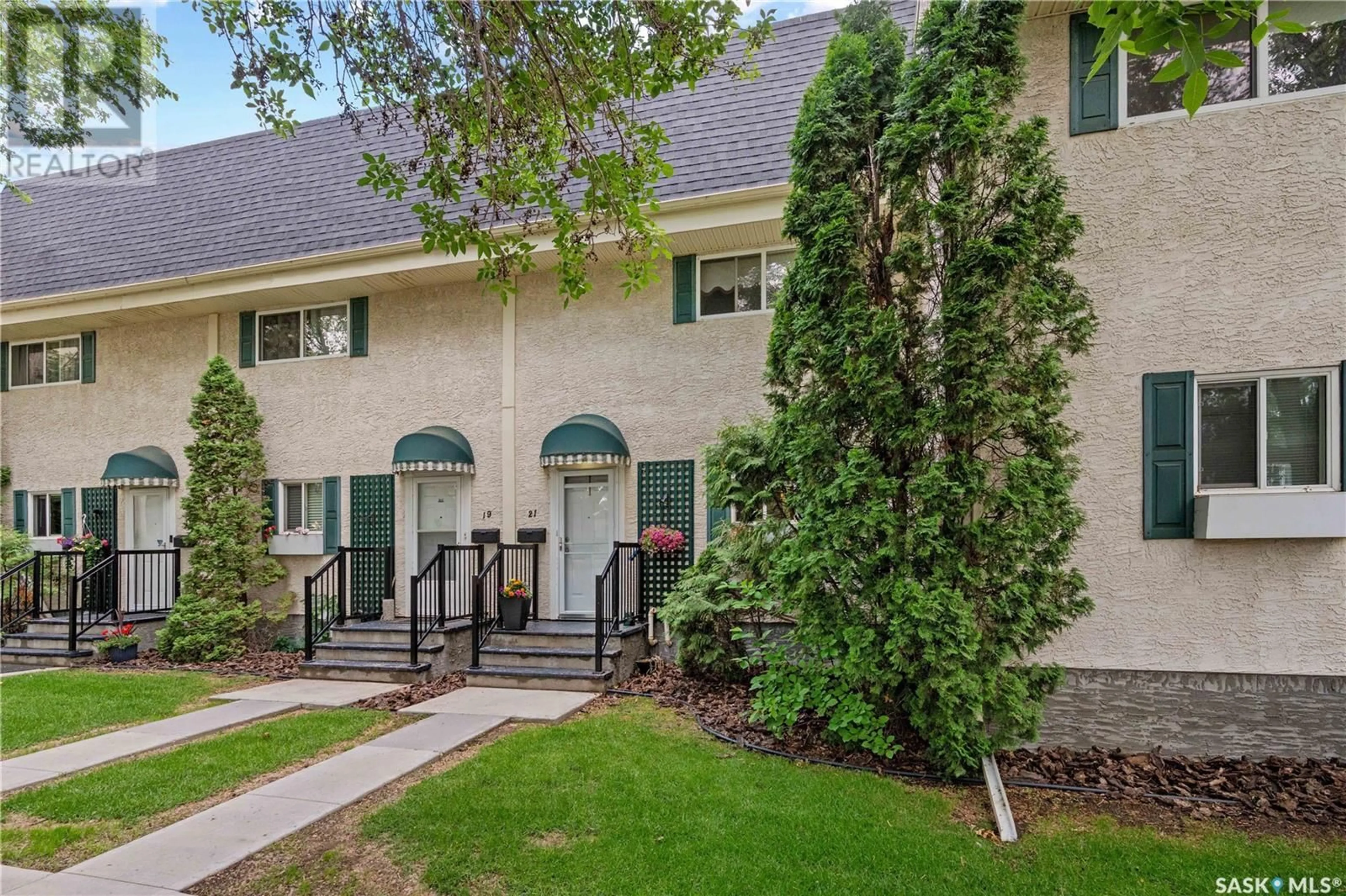Patio, street for 21 RYAN ROAD, Regina Saskatchewan S4S6X9