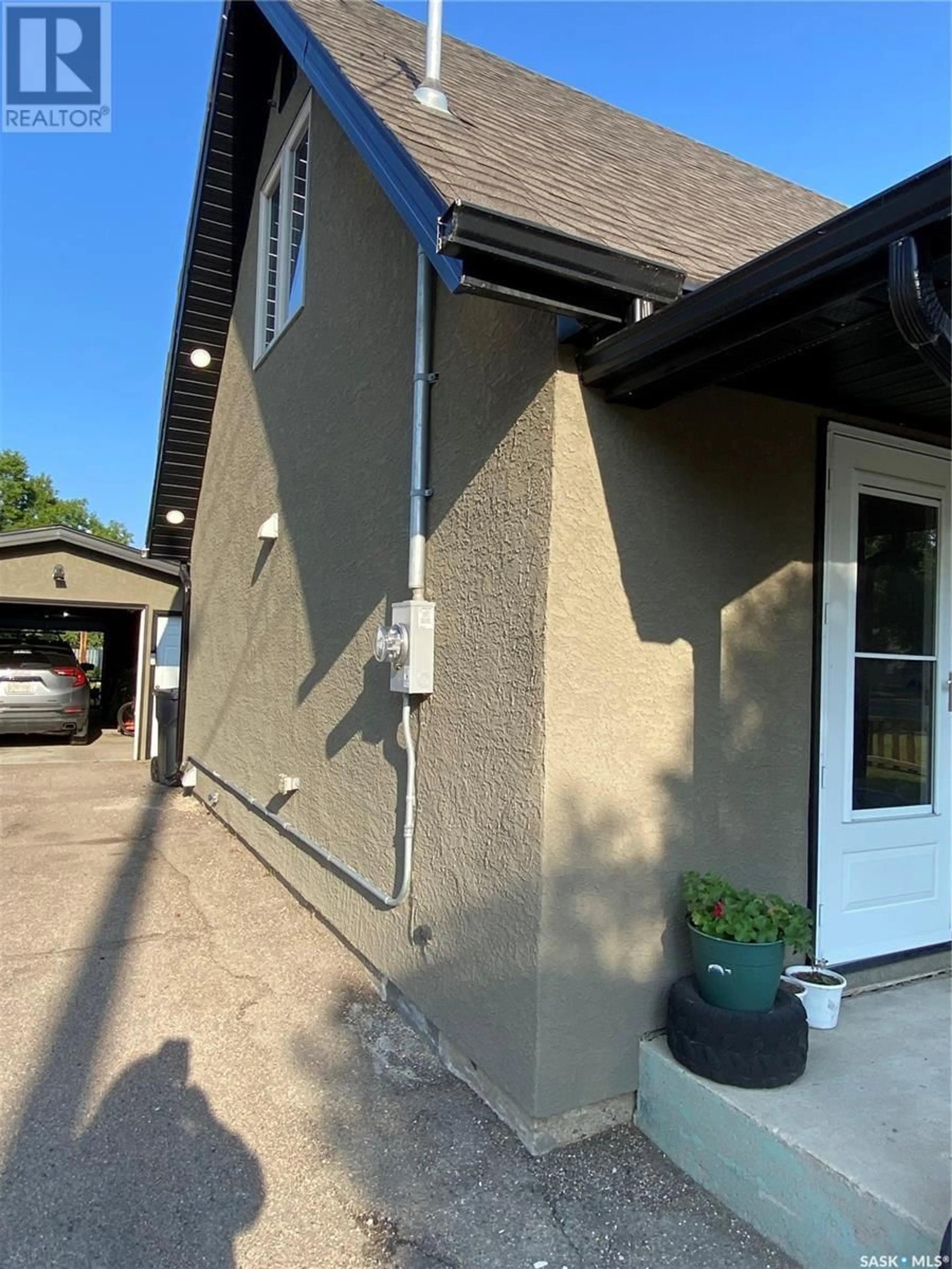Home with vinyl exterior material, street for 29 GLADSTONE AVENUE, Yorkton Saskatchewan S3N2A3