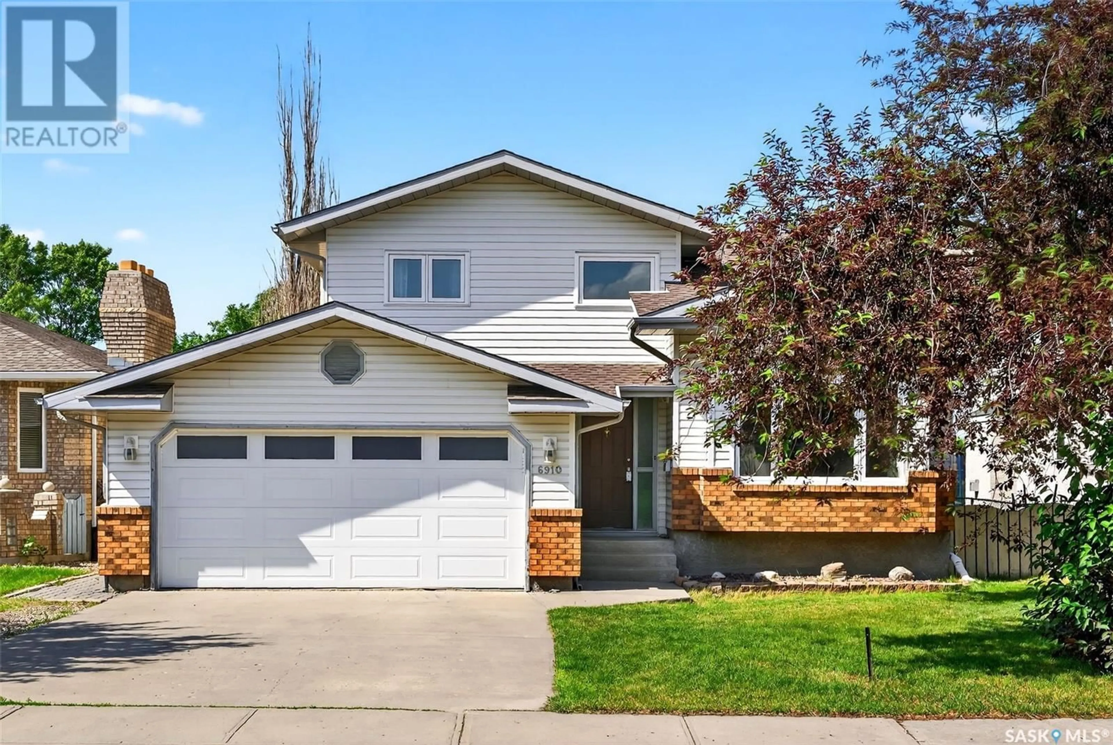 Home with vinyl exterior material, street for 6910 MAPLE WOOD CRESCENT, Regina Saskatchewan S4X4J8