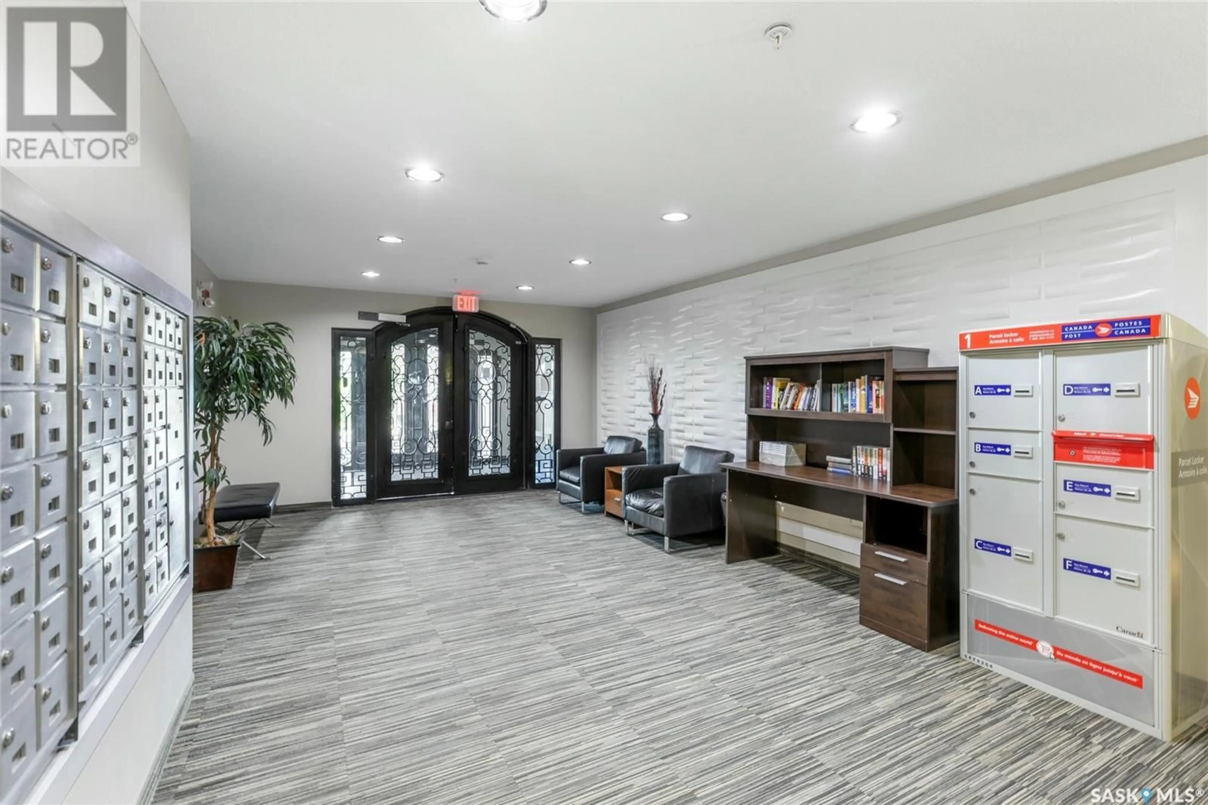 Indoor foyer for 316 1640 DAKOTA DRIVE, Regina Saskatchewan S4Z0A4