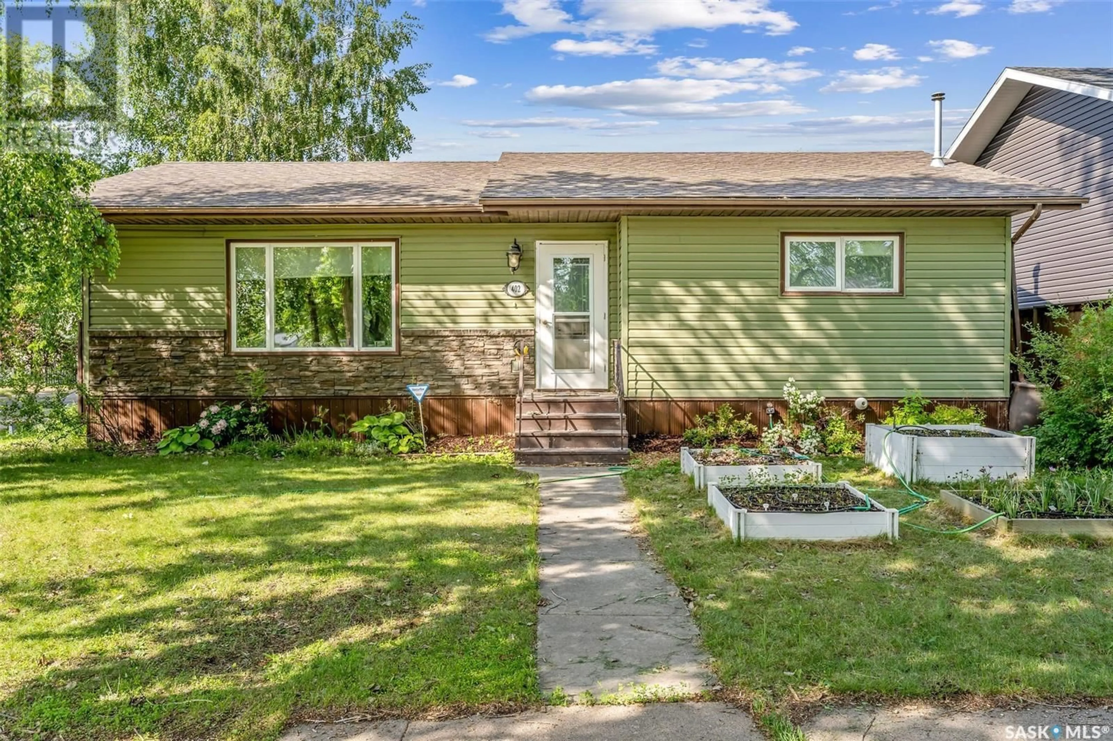 Home with vinyl exterior material, street for E - 402 CRAWFORD AVENUE, Melfort Saskatchewan S0E1A0