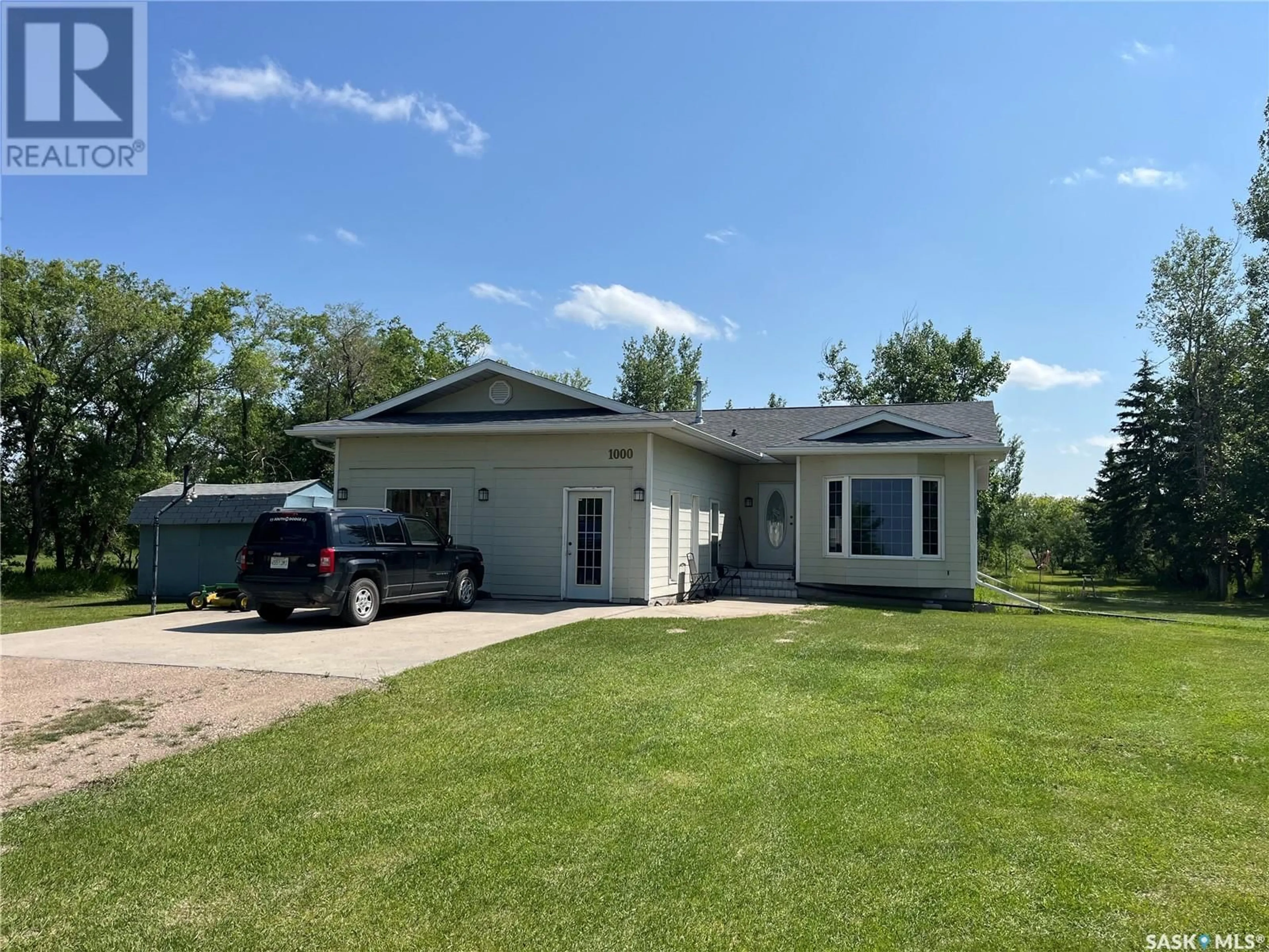 Home with vinyl exterior material, water/lake/river/ocean view for 1000 RAILWAY AVENUE, Foam Lake Saskatchewan S0A1A0