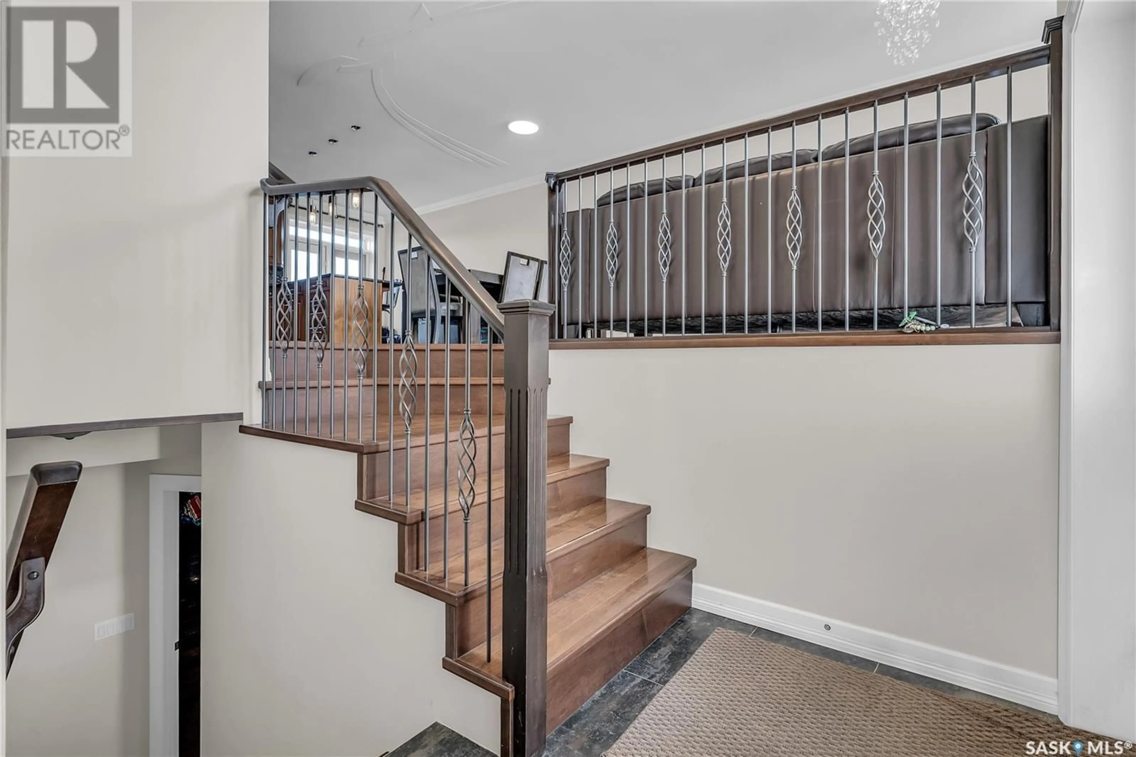 Indoor foyer for 303 ATTON CRESCENT, Saskatoon Saskatchewan S7W0K8