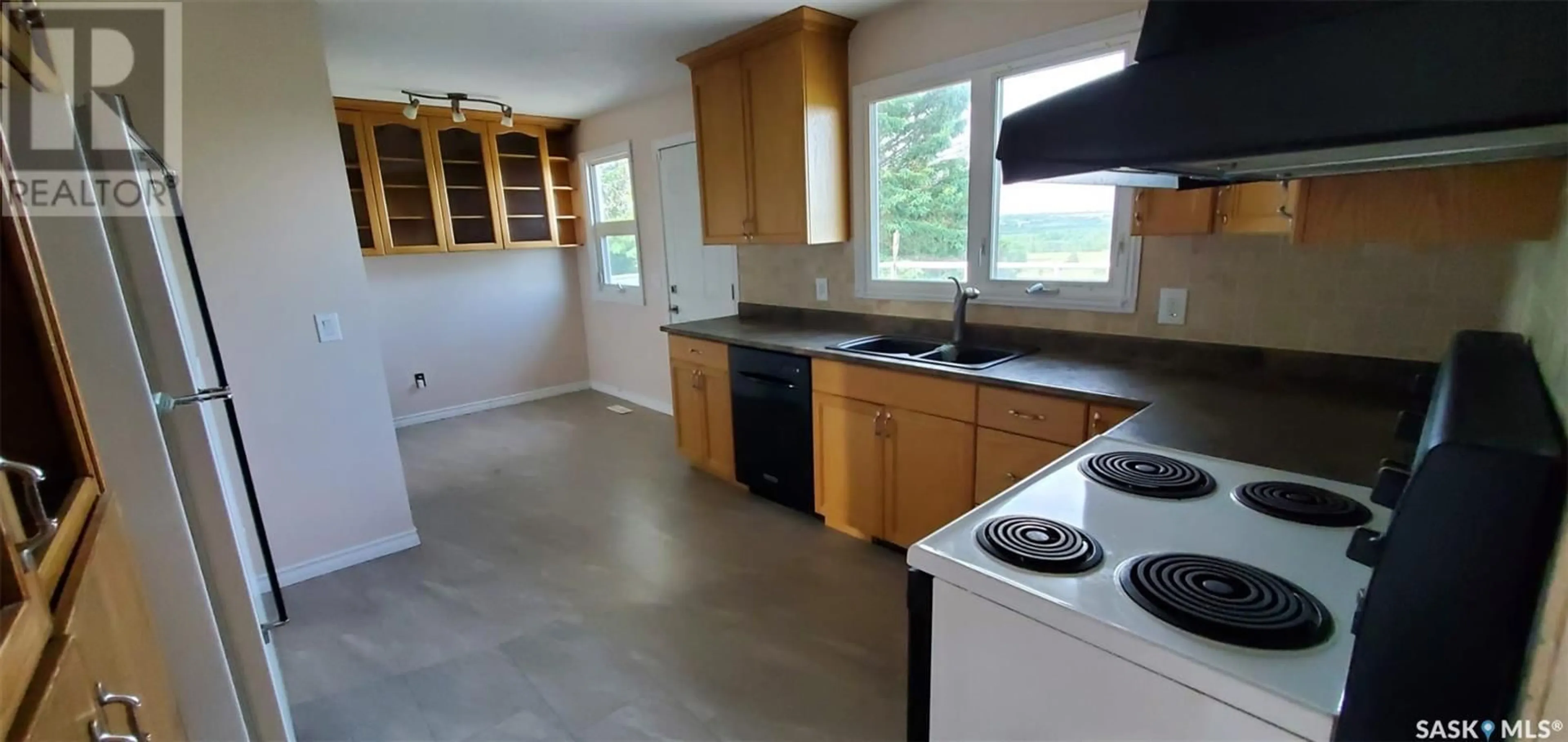 Open concept kitchen, ceramic/tile floor for 10 1ST AVENUE, Battleford Saskatchewan S0M0E0