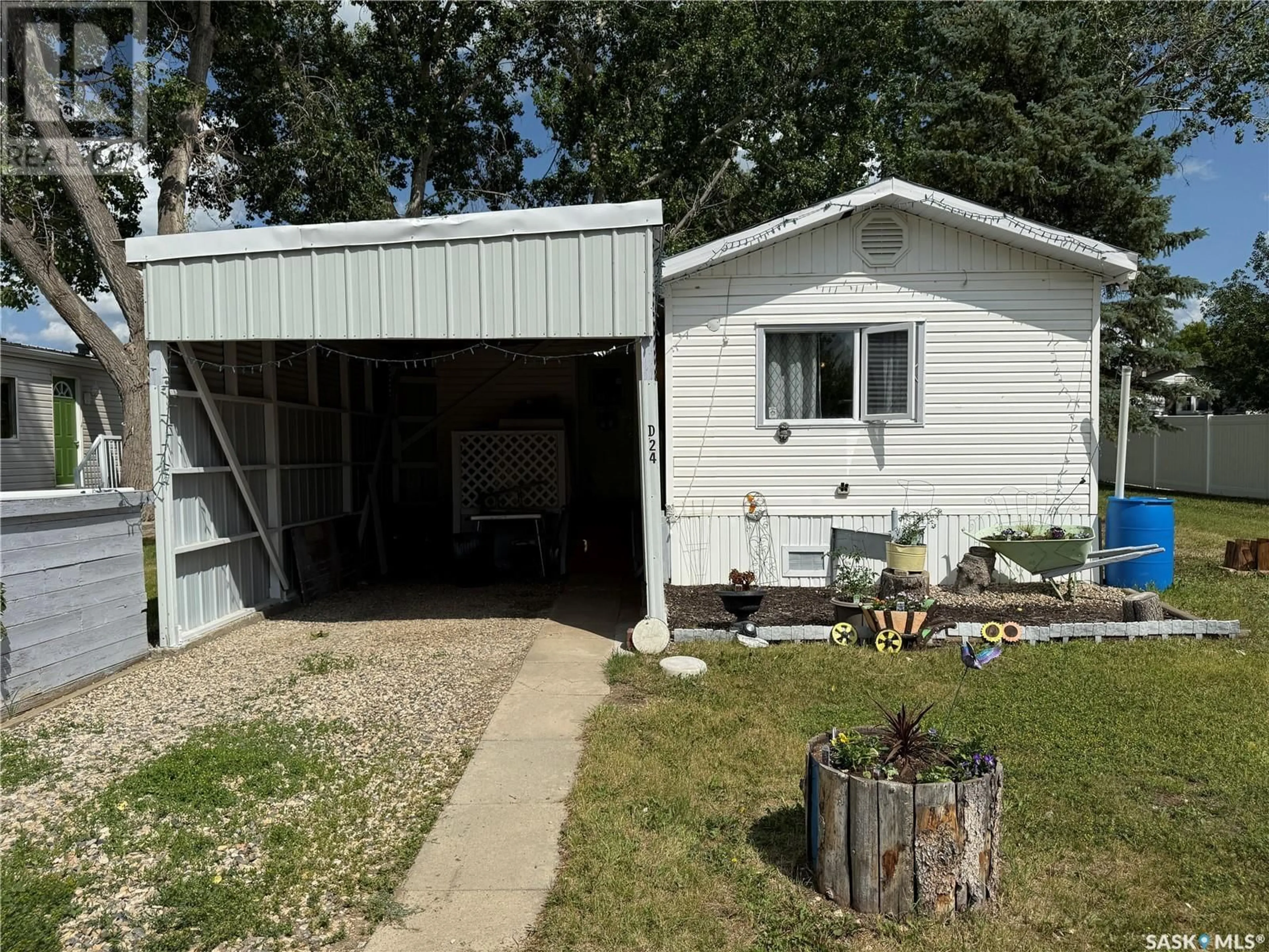 Home with vinyl exterior material, street for D24 - 1455 9TH AVENUE NE, Moose Jaw Saskatchewan S6J1C6