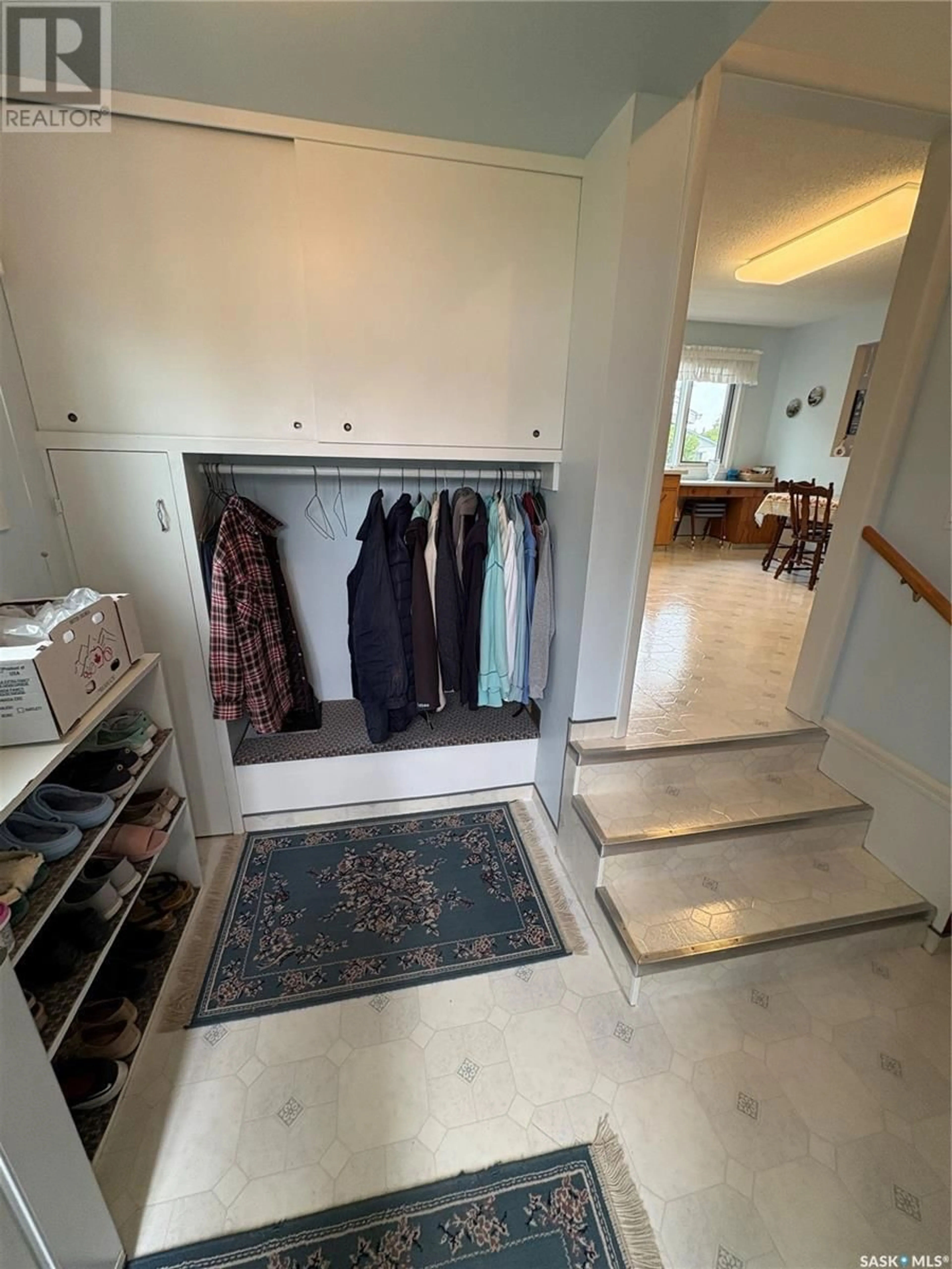 Indoor foyer for 204 HILLSIDE BAY, Langenburg Saskatchewan S0A2A0