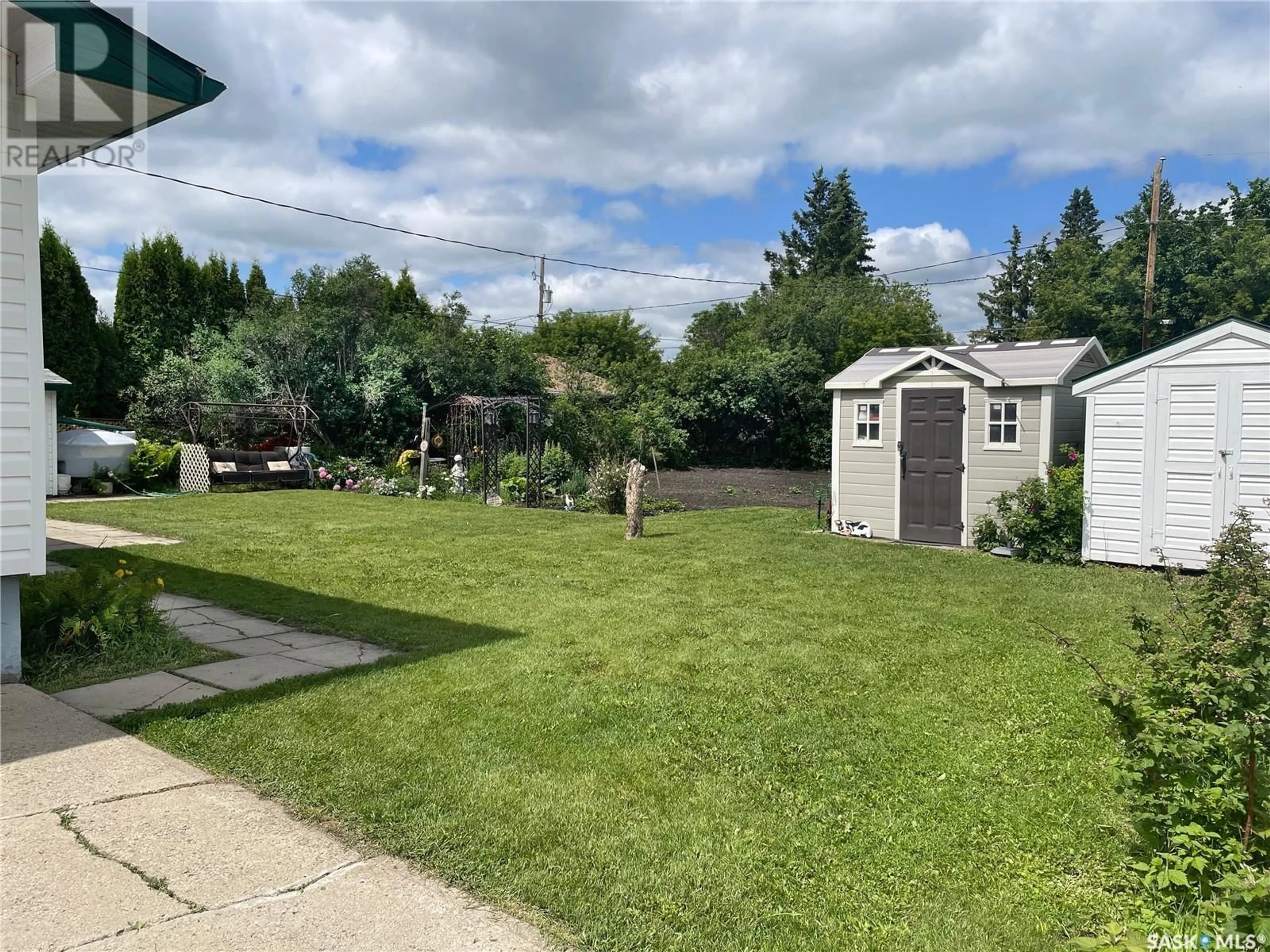 A pic from outside/outdoor area/front of a property/back of a property/a pic from drone, street for 414 2ND STREET, Wakaw Saskatchewan S0K4P0