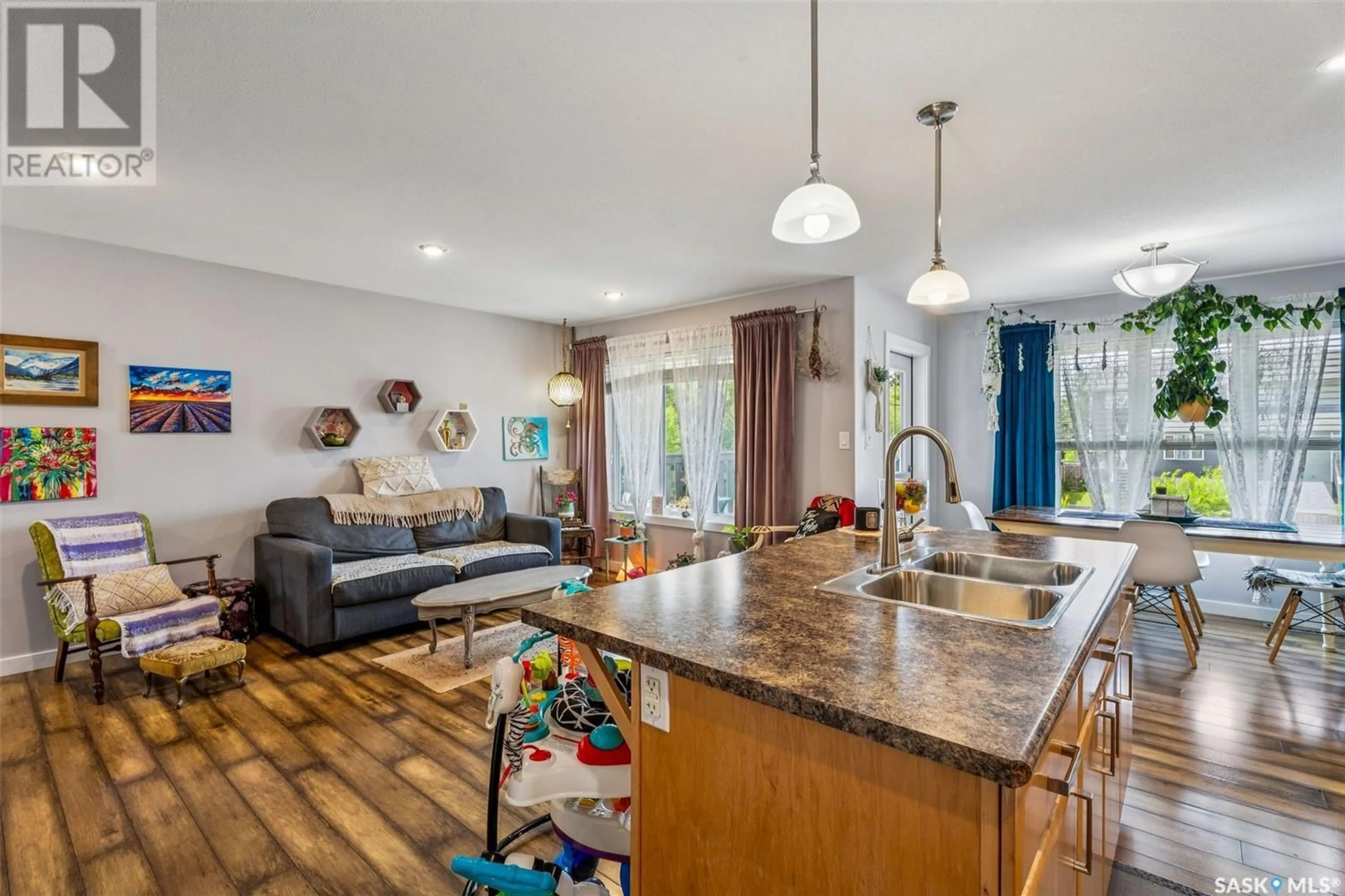 Open concept kitchen, unknown for 897 5TH STREET, Prince Albert Saskatchewan S6V2L6