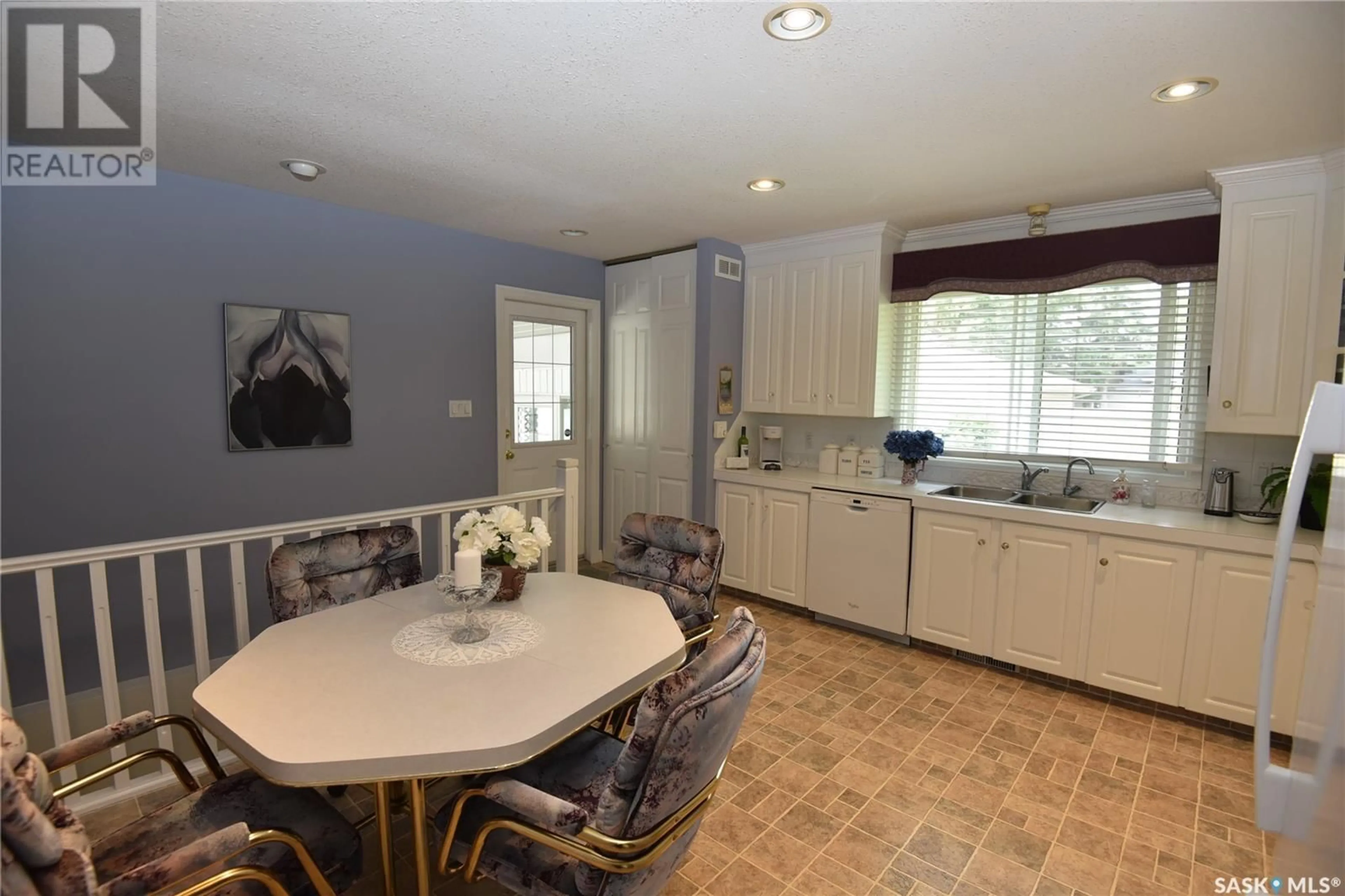 Dining room, ceramic/tile floor for 802 2ND STREET E, Nipawin Saskatchewan S0E1E0