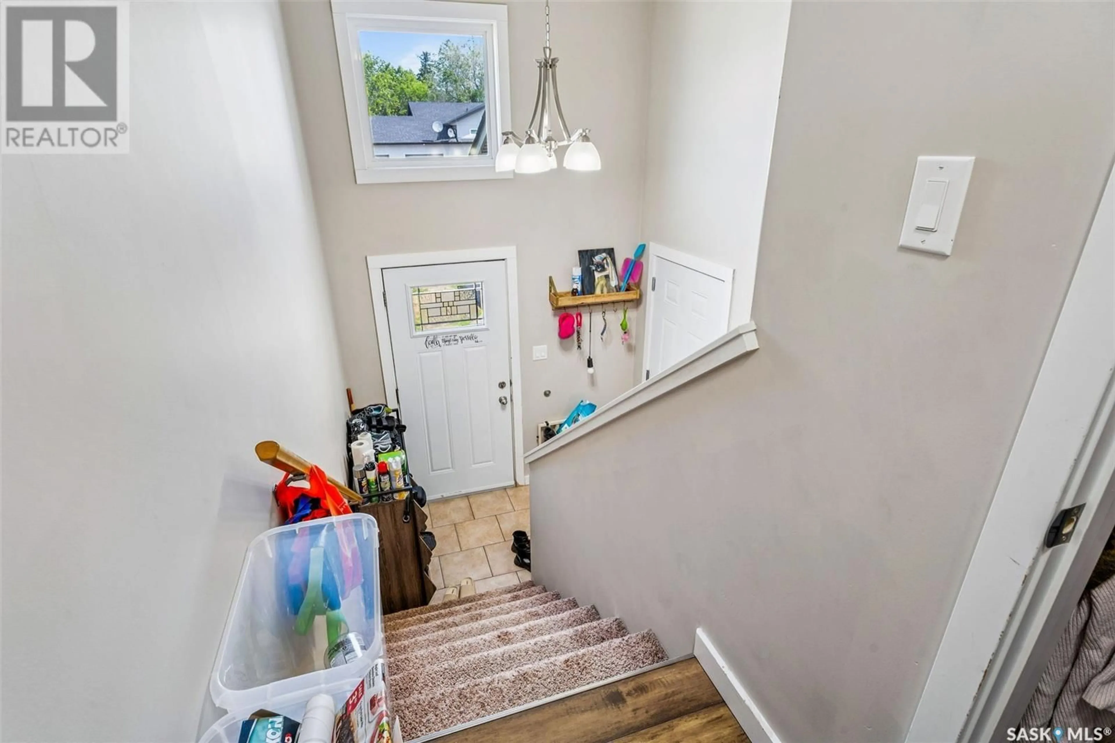Indoor entryway for 893 5TH STREET, Prince Albert Saskatchewan S6V2L6
