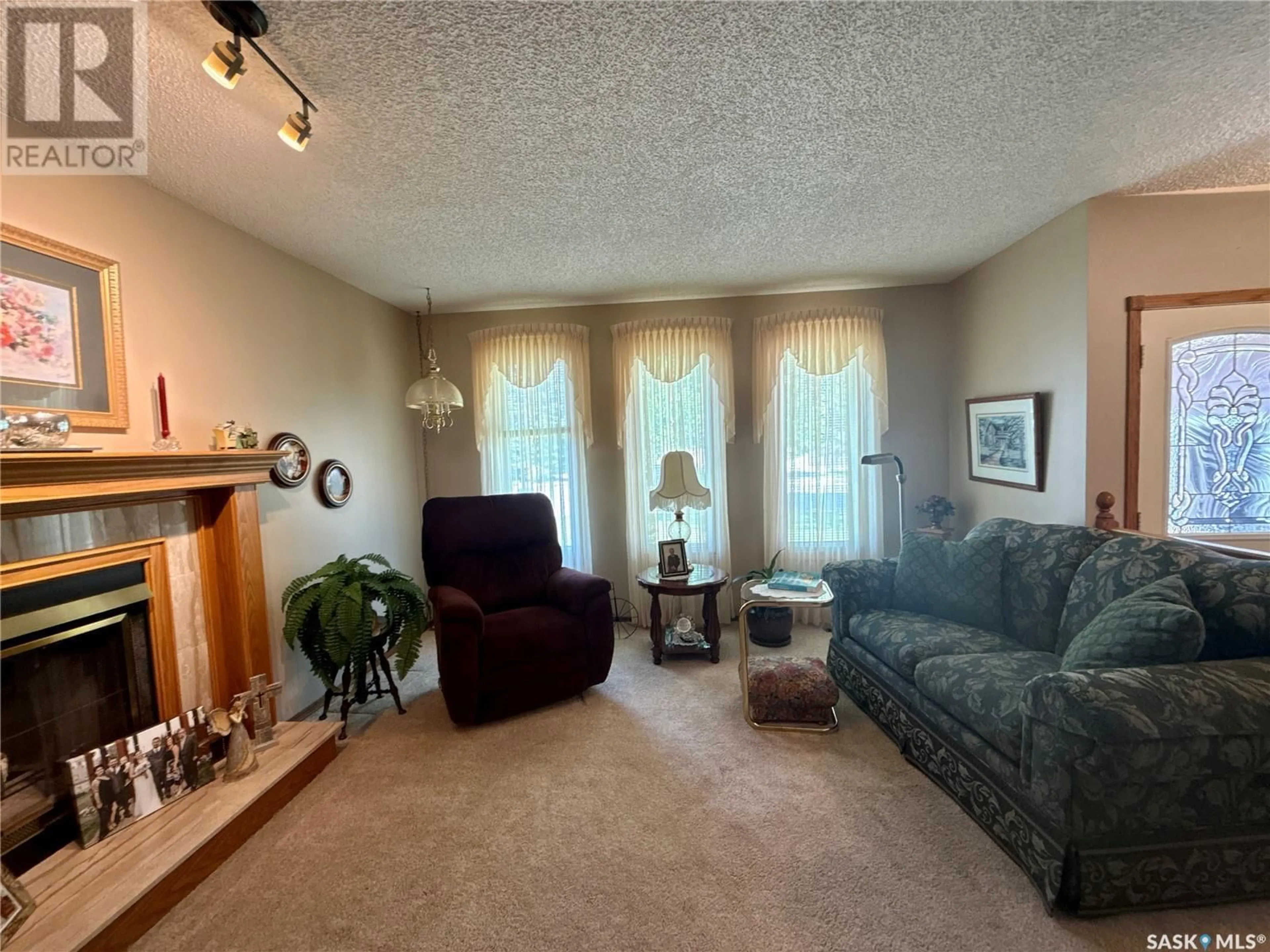 Living room with furniture, unknown for 1567 LEE-GRAYSON CRESCENT, Regina Saskatchewan S4X3Z8