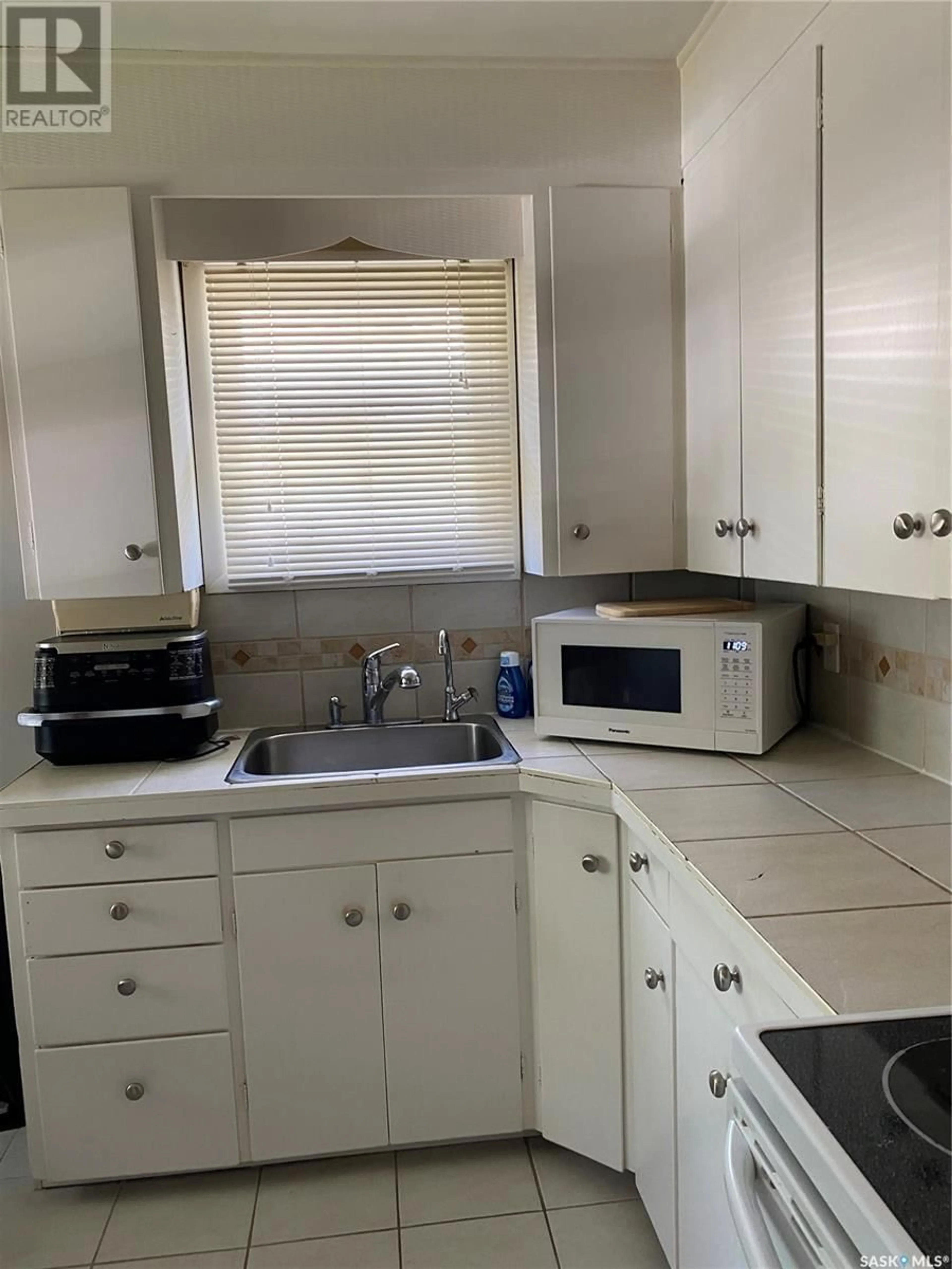 Standard kitchen, unknown for 1351 GREY STREET, Regina Saskatchewan S4T5H5