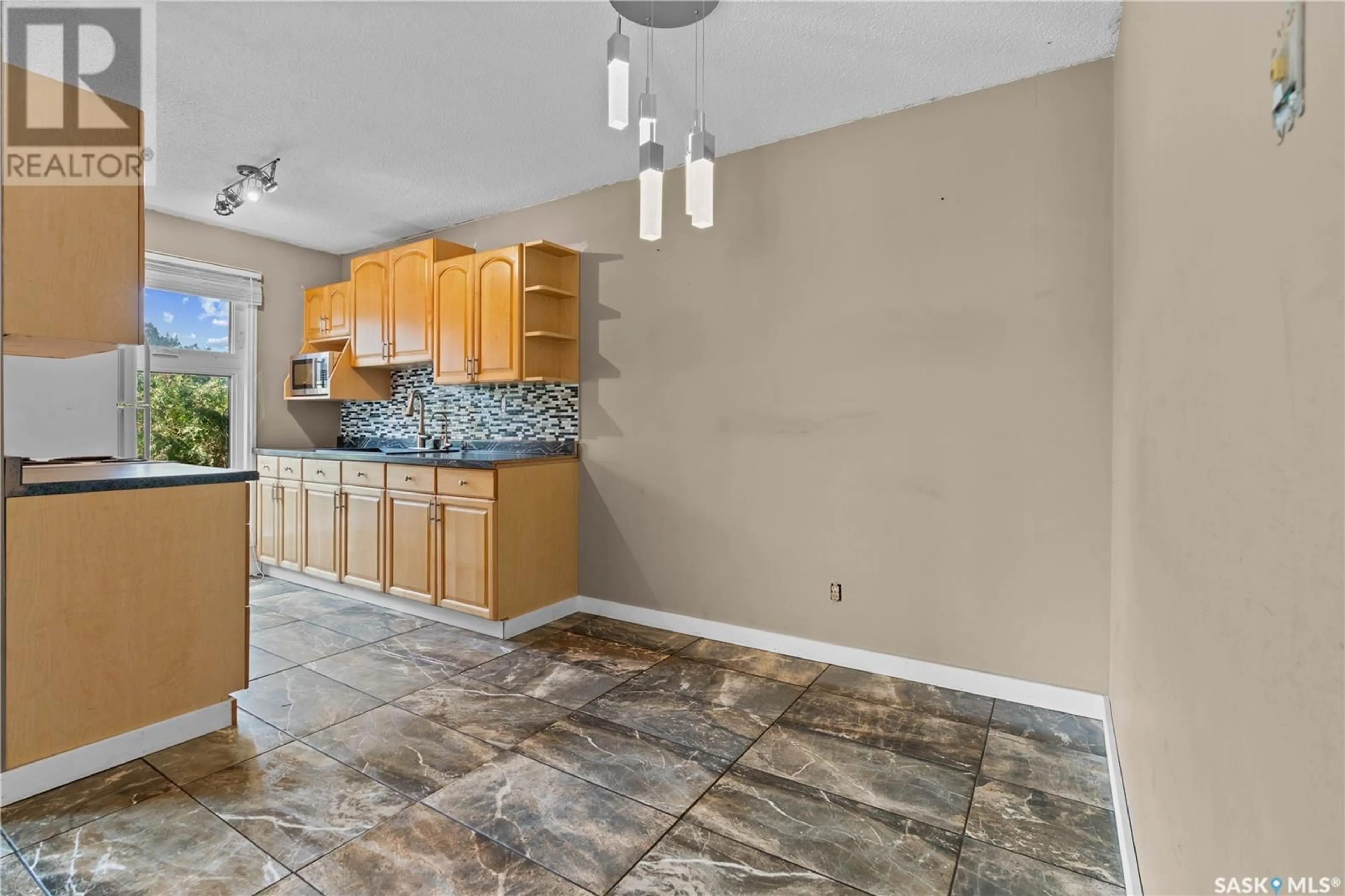 Open concept kitchen, ceramic/tile floor for 6606 HANCOCK BAY, Regina Saskatchewan S4X1V1