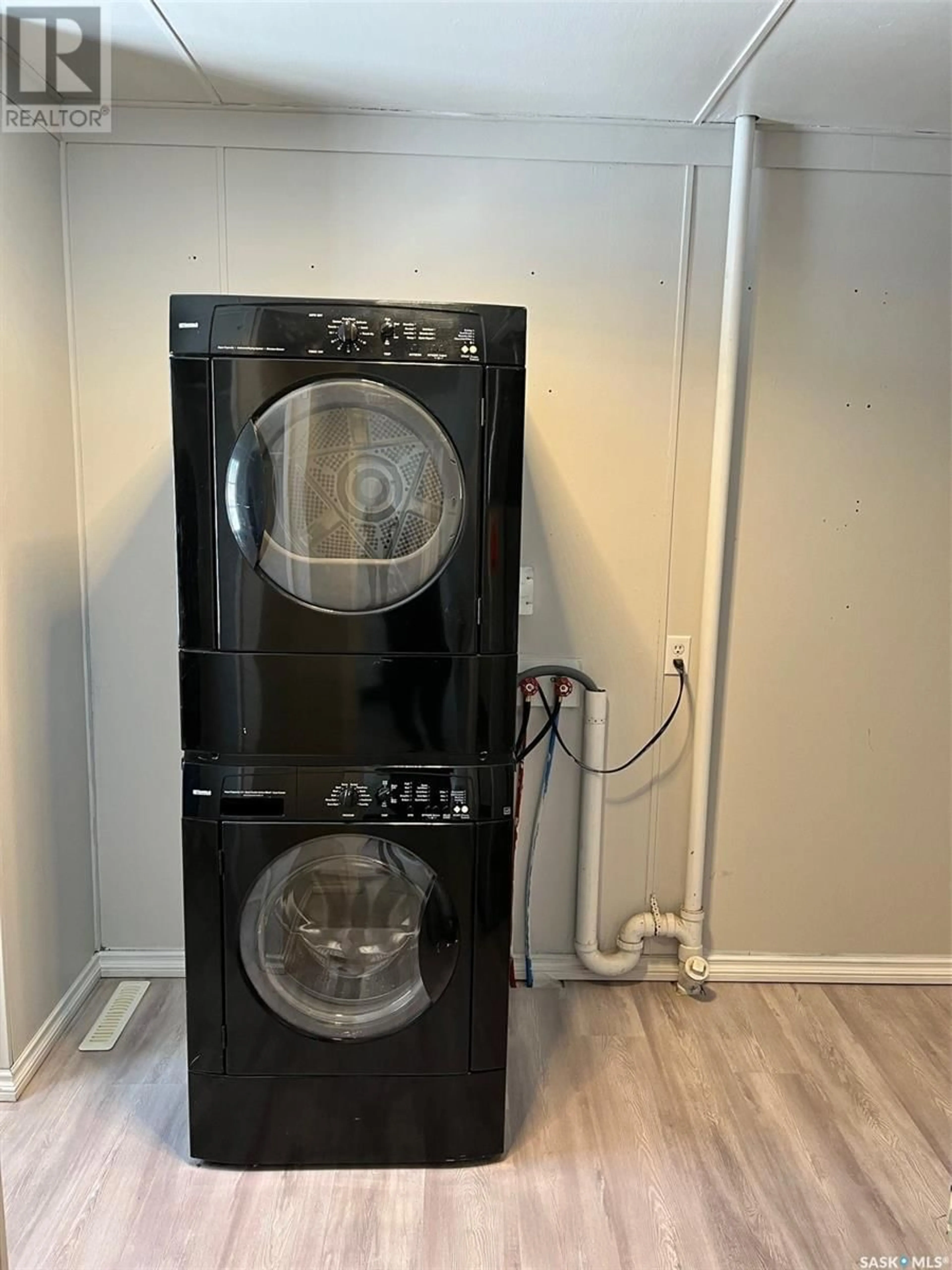 Laundry room for 316 5TH STREET, Carlyle Saskatchewan S0C0R0