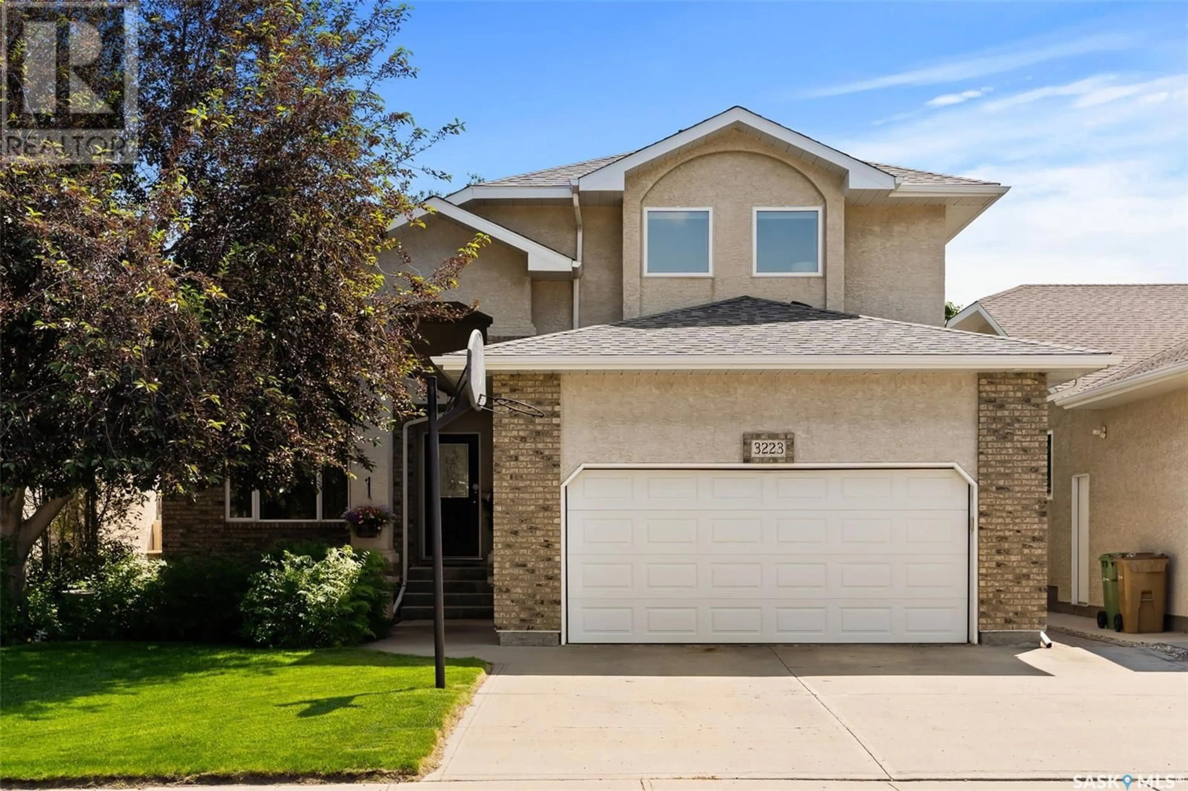 Home with vinyl exterior material, street for E - 3223 THAMES CRESCENT, Regina Saskatchewan S4V2W8