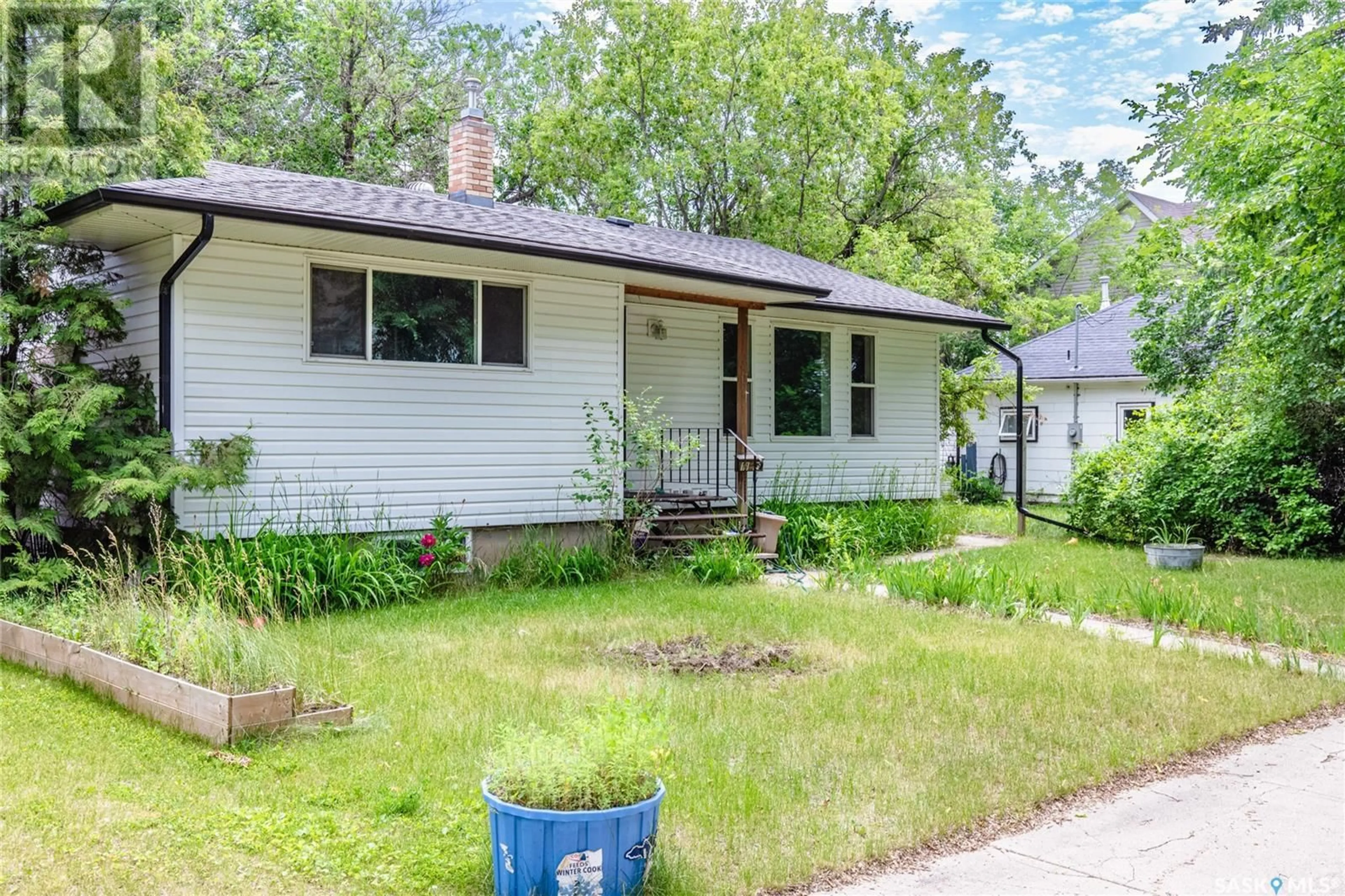 Home with vinyl exterior material, street for 1115 6TH AVENUE, Moose Jaw Saskatchewan S6H4A7
