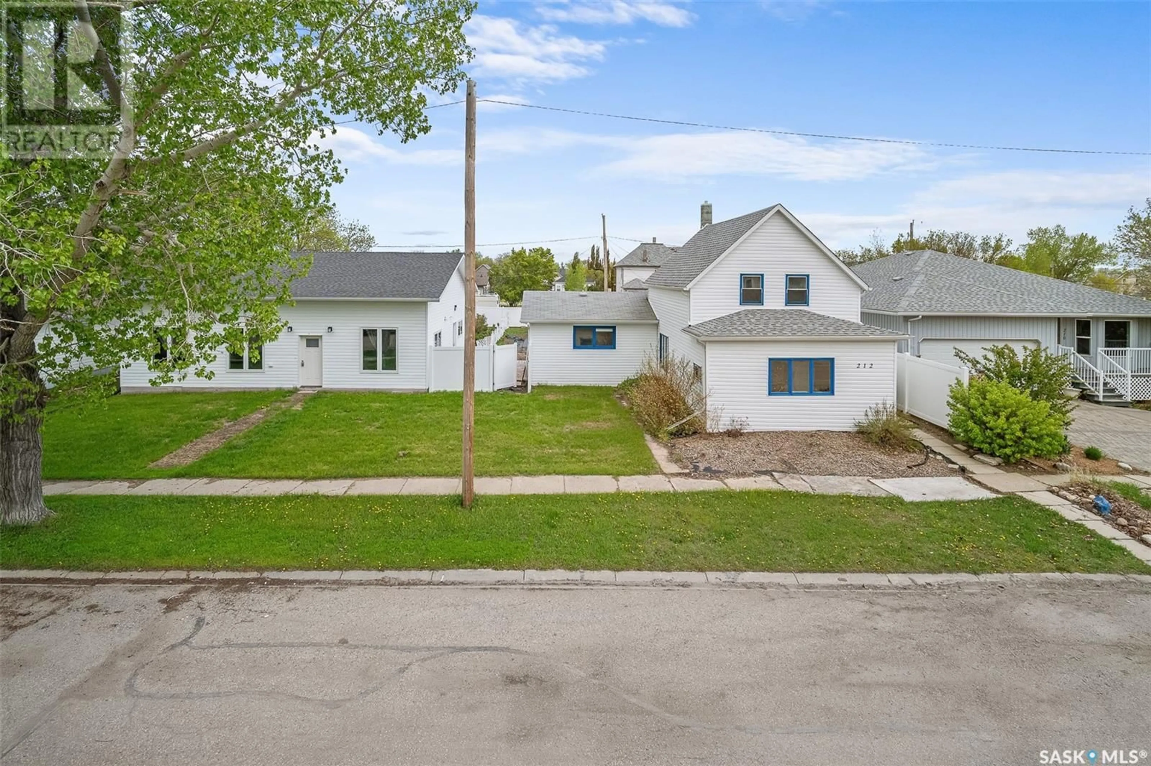 A pic from outside/outdoor area/front of a property/back of a property/a pic from drone, street for 212 MAIN STREET, Rouleau Saskatchewan S0G4H0