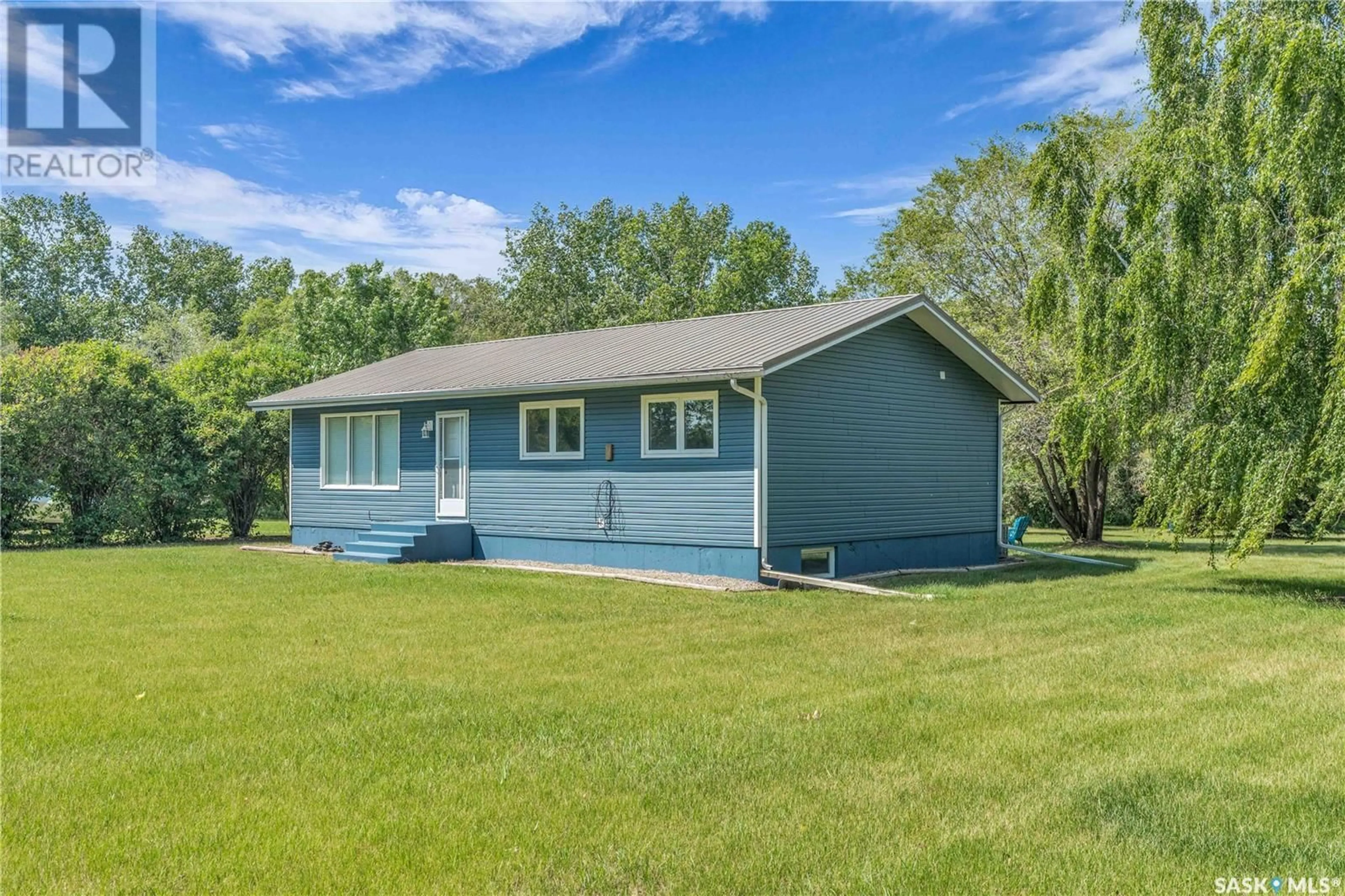 Home with vinyl exterior material, water/lake/river/ocean view for RM OF NORTH BATTLEFORD ACREAGE, North Battleford Rm No. 437 Saskatchewan S9A2Y7