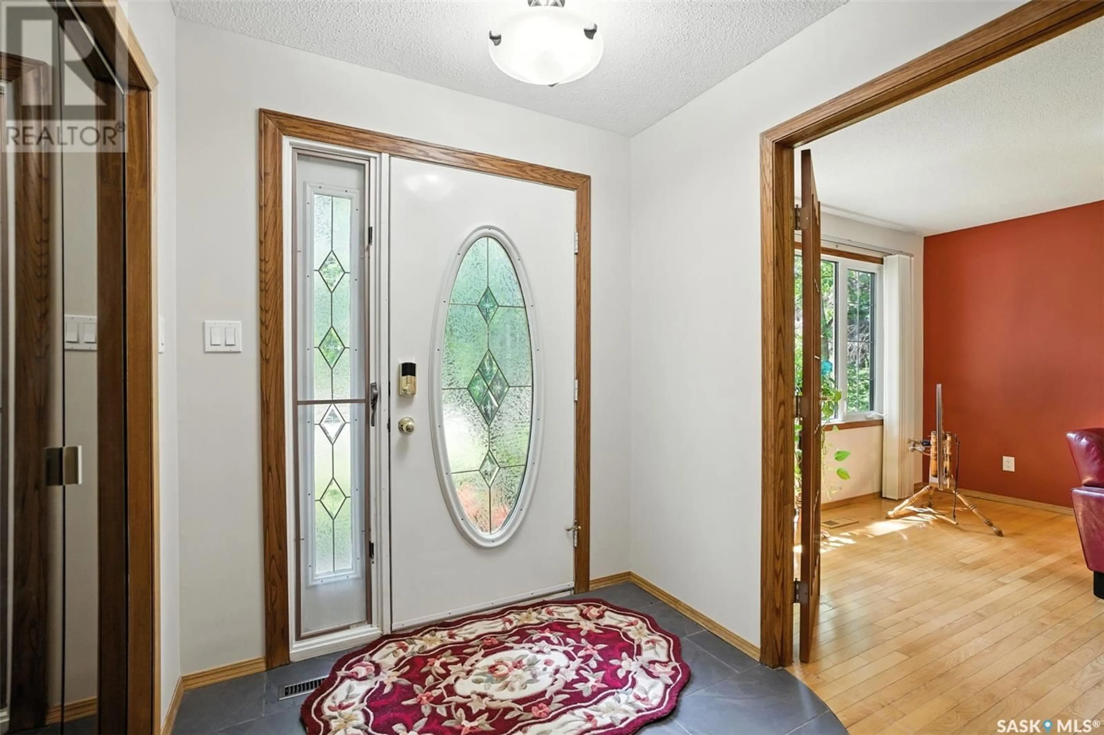 Indoor foyer for 3434 DIEPPE STREET, Saskatoon Saskatchewan S7M3S9