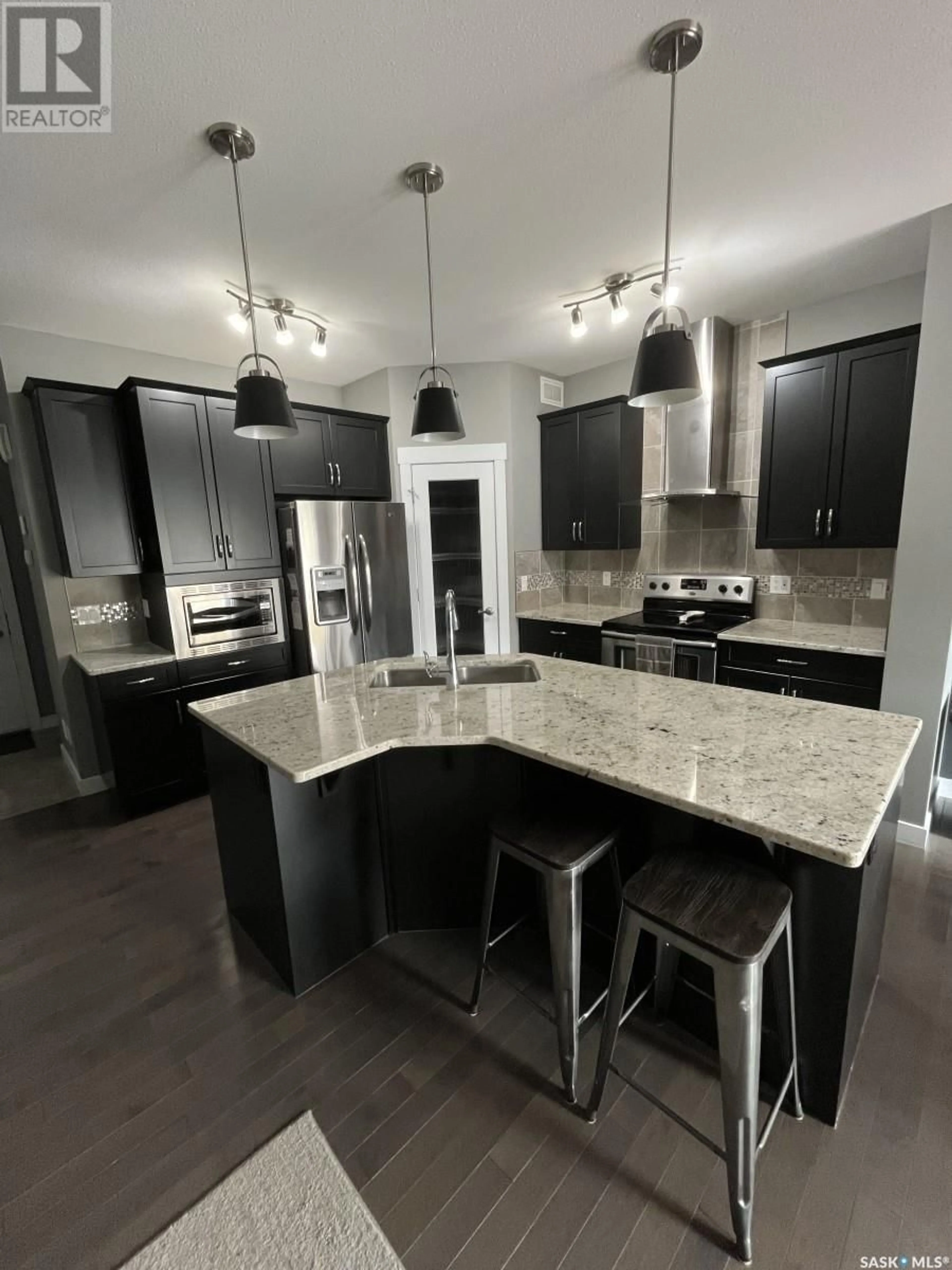 Contemporary kitchen, unknown for 3422 GREEN STONE ROAD, Regina Saskatchewan S4V3K3